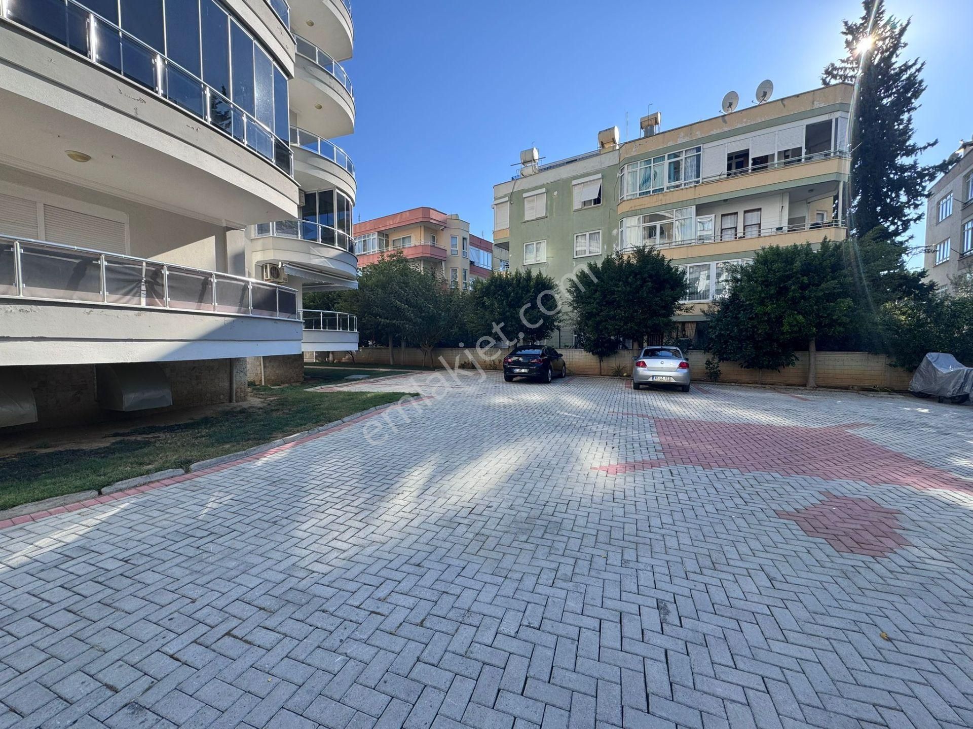 Alanya Merkezde, Şehrin Tam Kalbinde – Güneybatı Cepheli 2+1 Eşyalı Cam Balkonlu Ferah Daire - Görsel 23