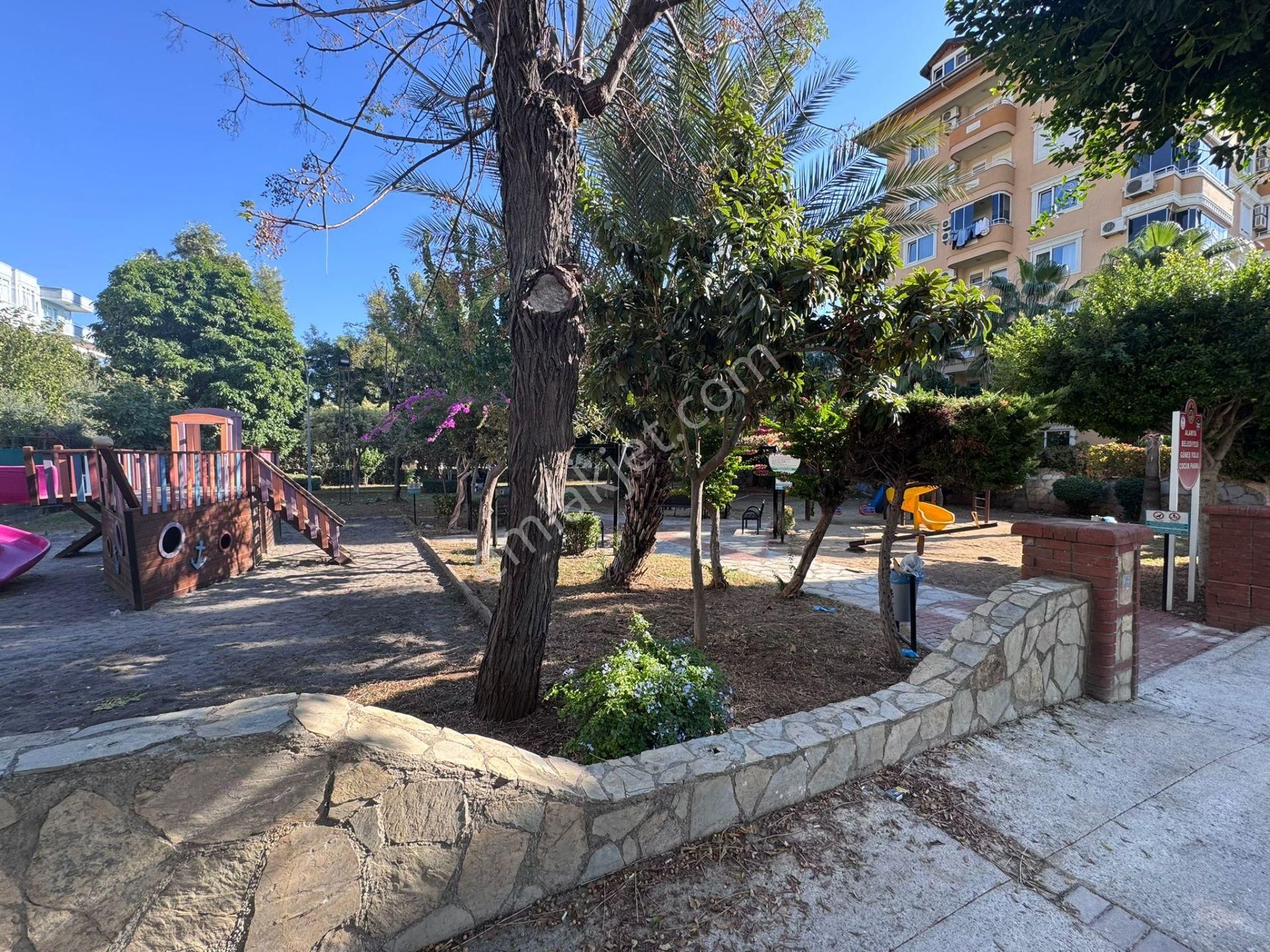 Alanya Merkezde, Şehrin Tam Kalbinde – Güneybatı Cepheli 2+1 Eşyalı Cam Balkonlu Ferah Daire - Görsel 25