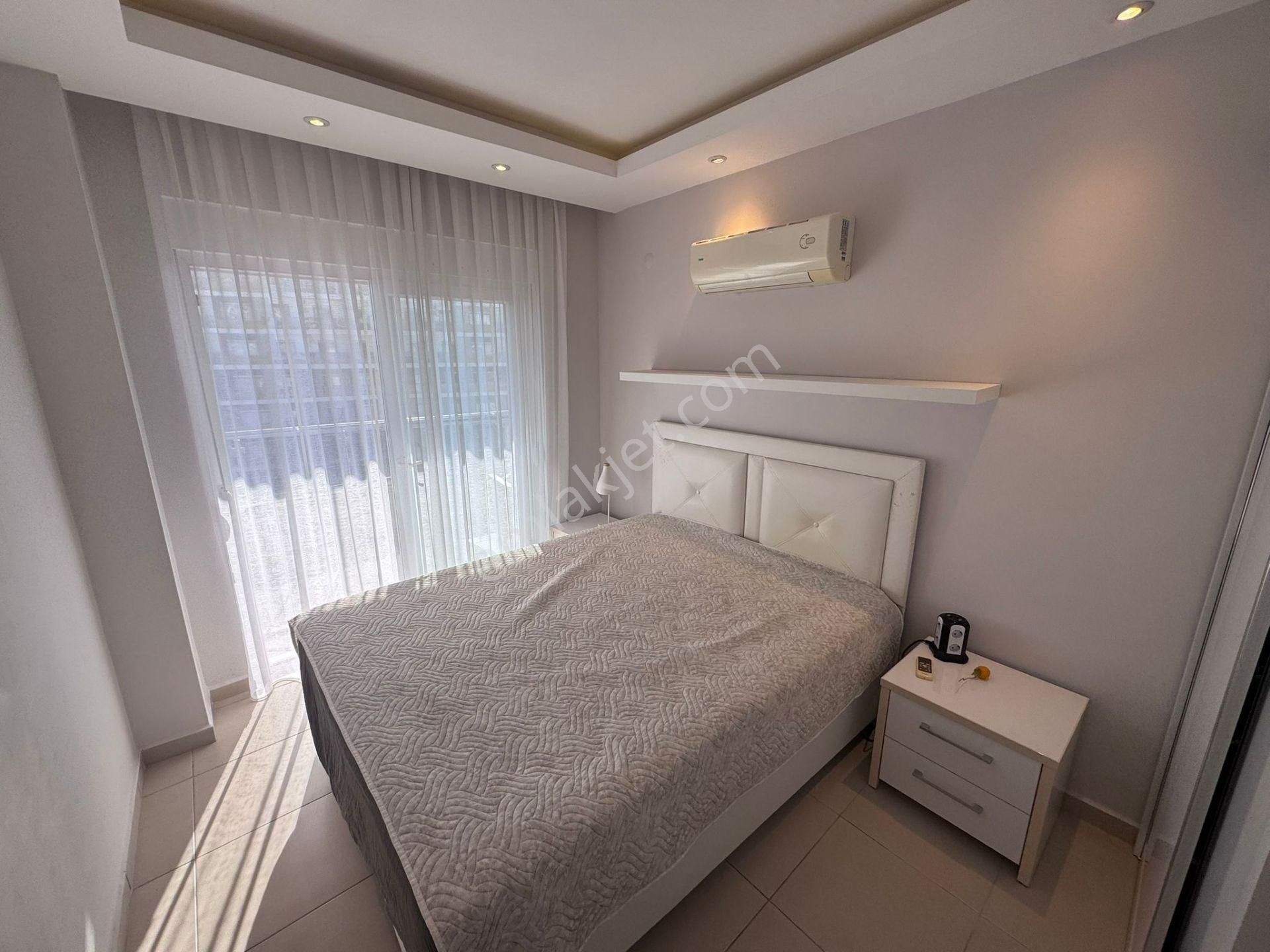 Alanya Merkezde, Şehrin Tam Kalbinde – Güneybatı Cepheli 2+1 Eşyalı Cam Balkonlu Ferah Daire - Görsel 9