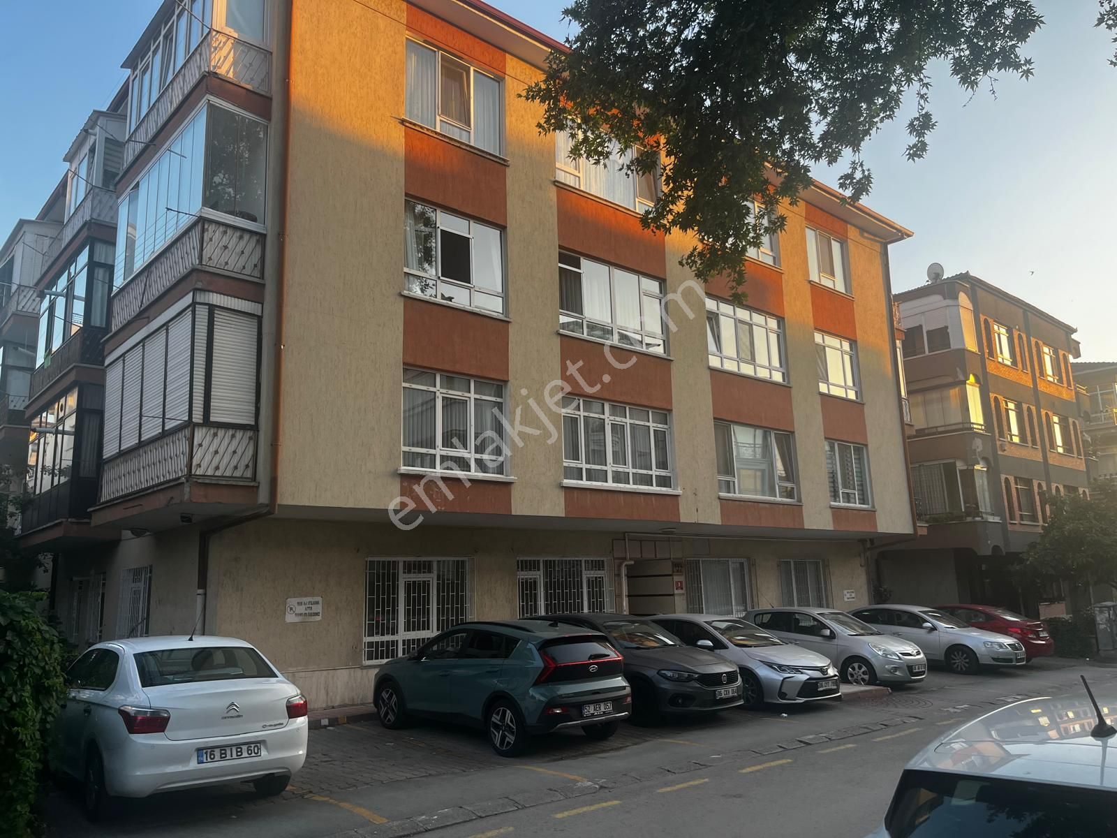 Filizden Emek 21sokakta Kiralık 3+1 Mobilyalı Ön Cephe Yüksek Giriş