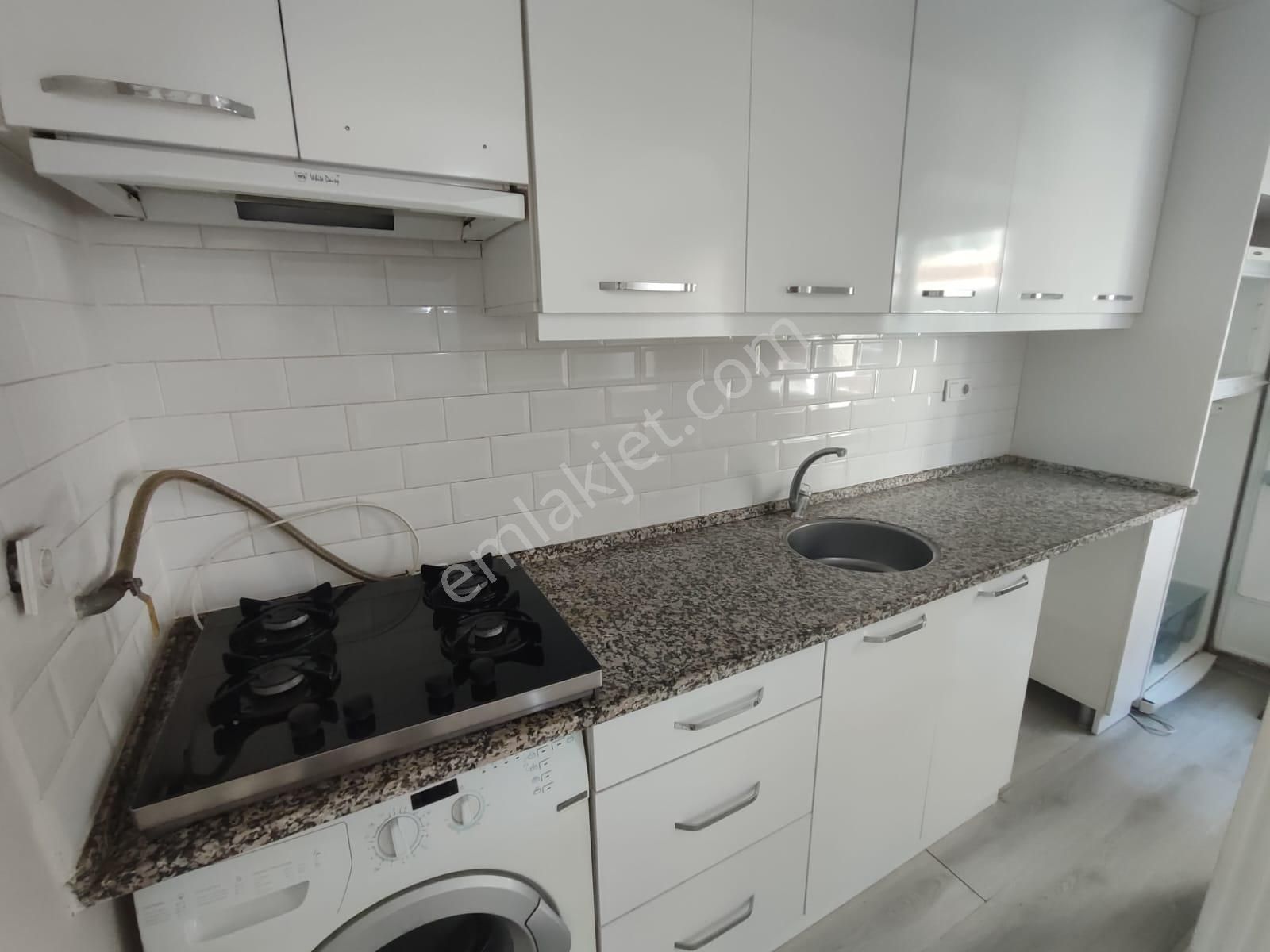 Manisa Akmescit De 2+1 Eşyalı Kiralık 1.kat 23.000 Tl