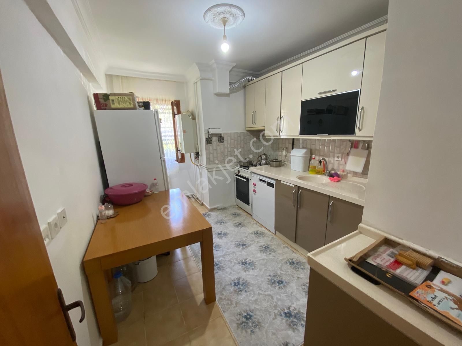 Emlak Danışmanım'dan Ertuğrulgazi Mah.3+1 Site İçerisinde Güney Cephe 115m2 Geniş Daire!!!