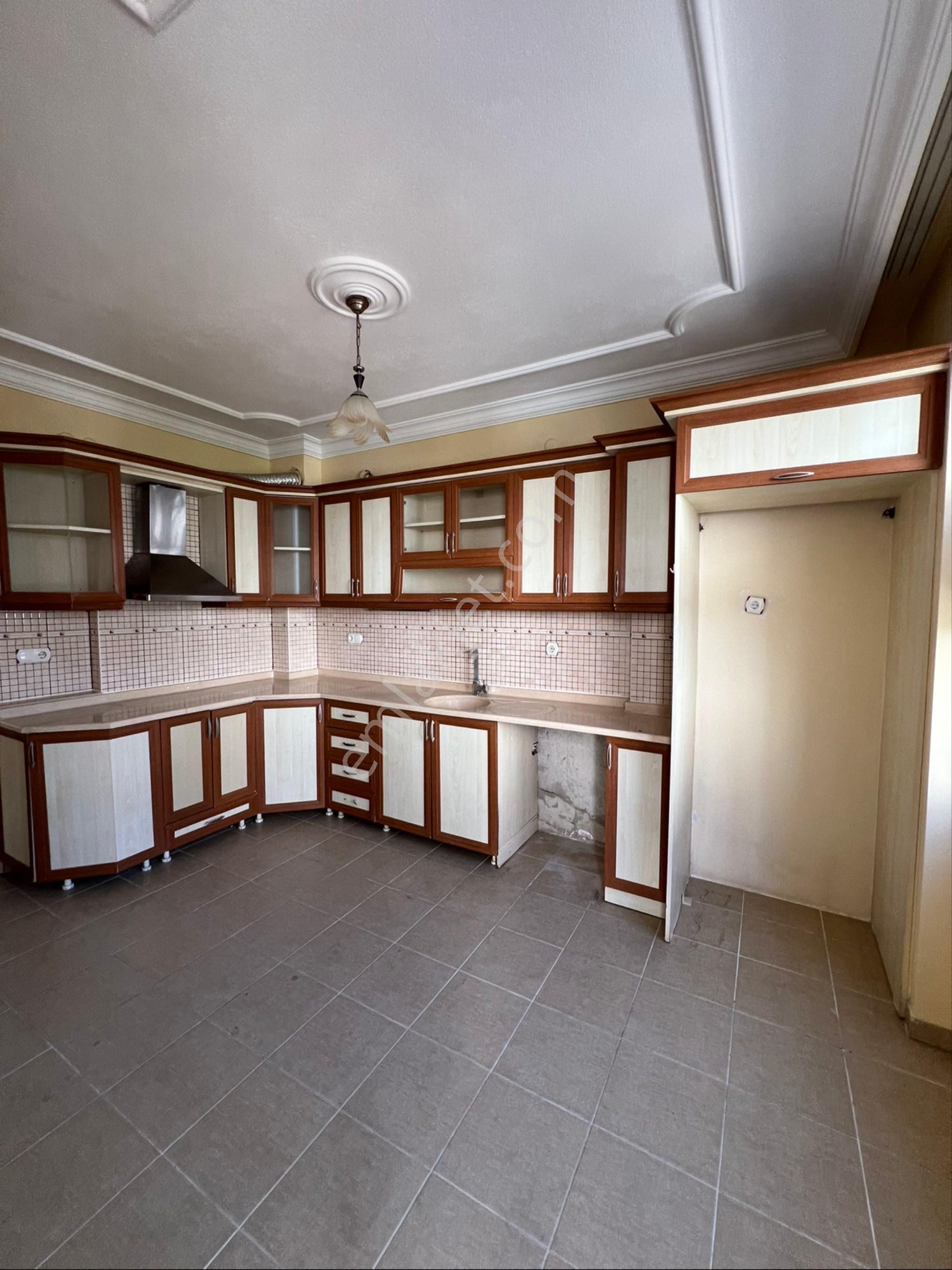 Kuşadası Davutlar’da 3 + 1 Kapalı Mutfak Daire Satılık