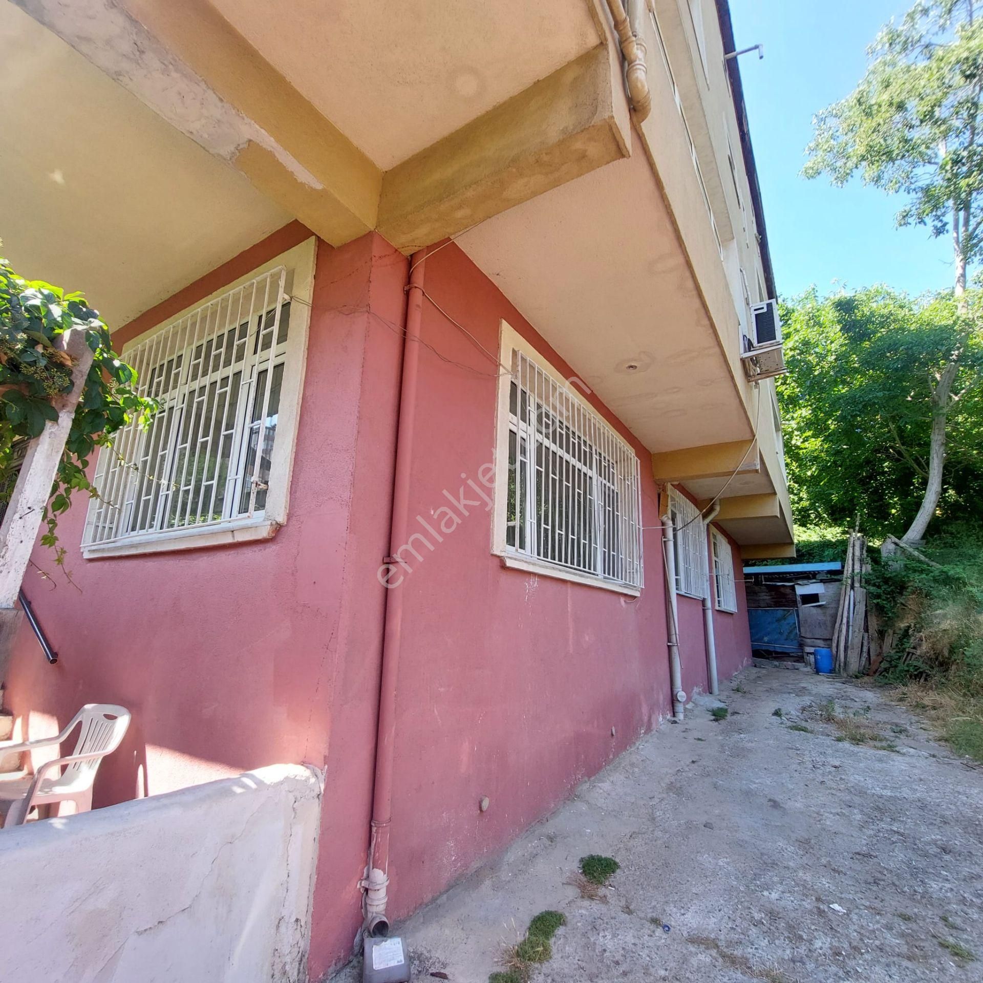 Tarabya'da Doğa İçinde Kurumsal Çalışana 1+1 Kiralık Yüksek Giriş Katı