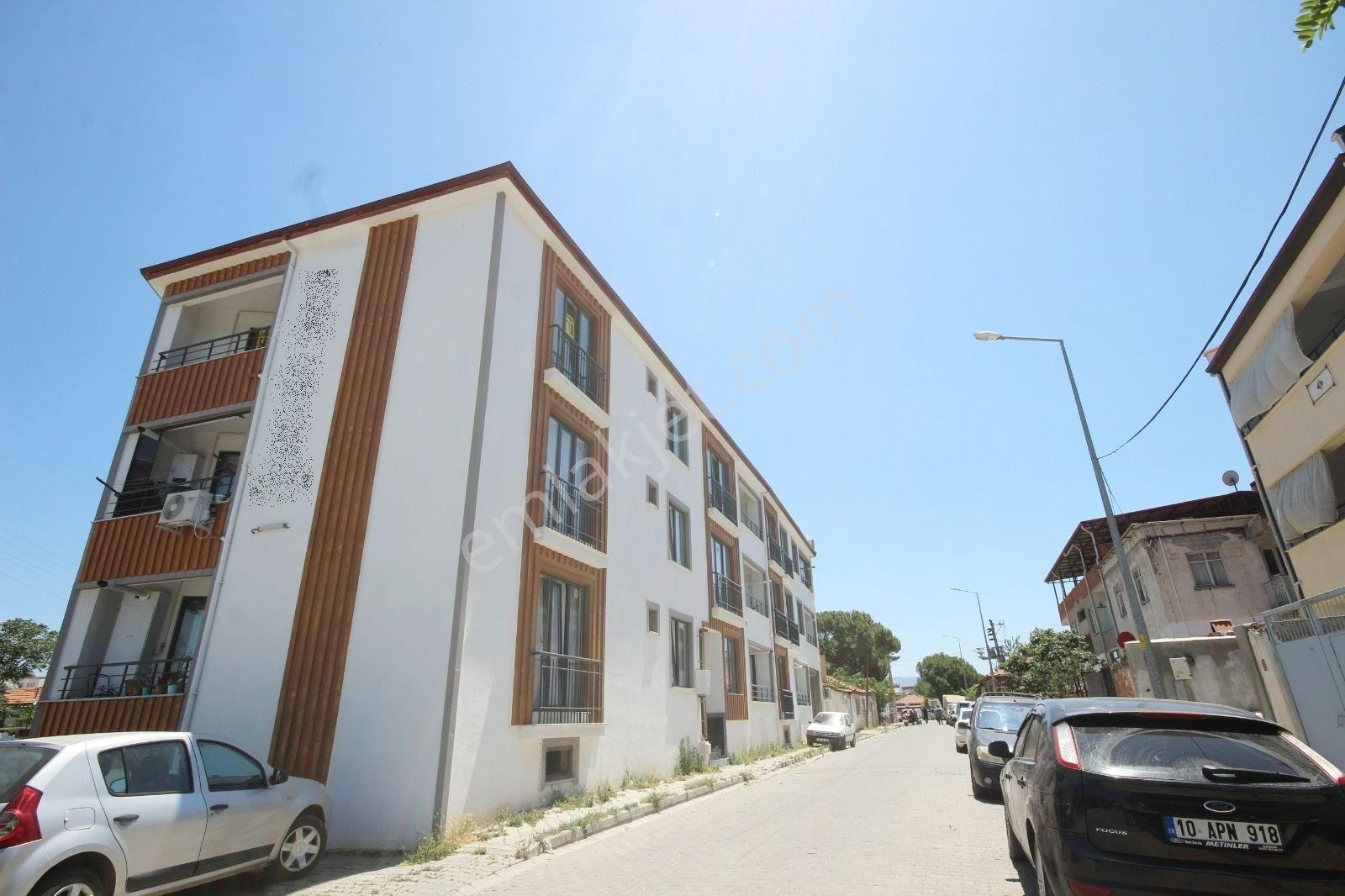 Zirve'den Burhaniyede Satılık Sıfır Kapalı Otoparklı Ön Cephe 2+1 Daire