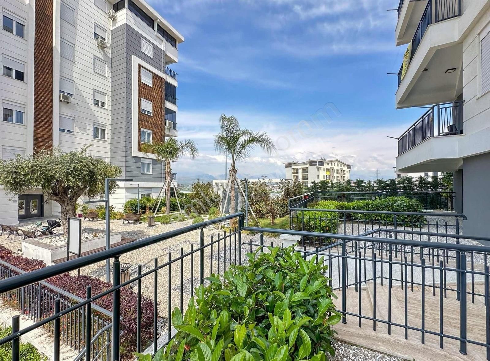 Manavgatta Site İçerisinde 2+1 Ve 3+1 Havuzlu Sıfır Daire
