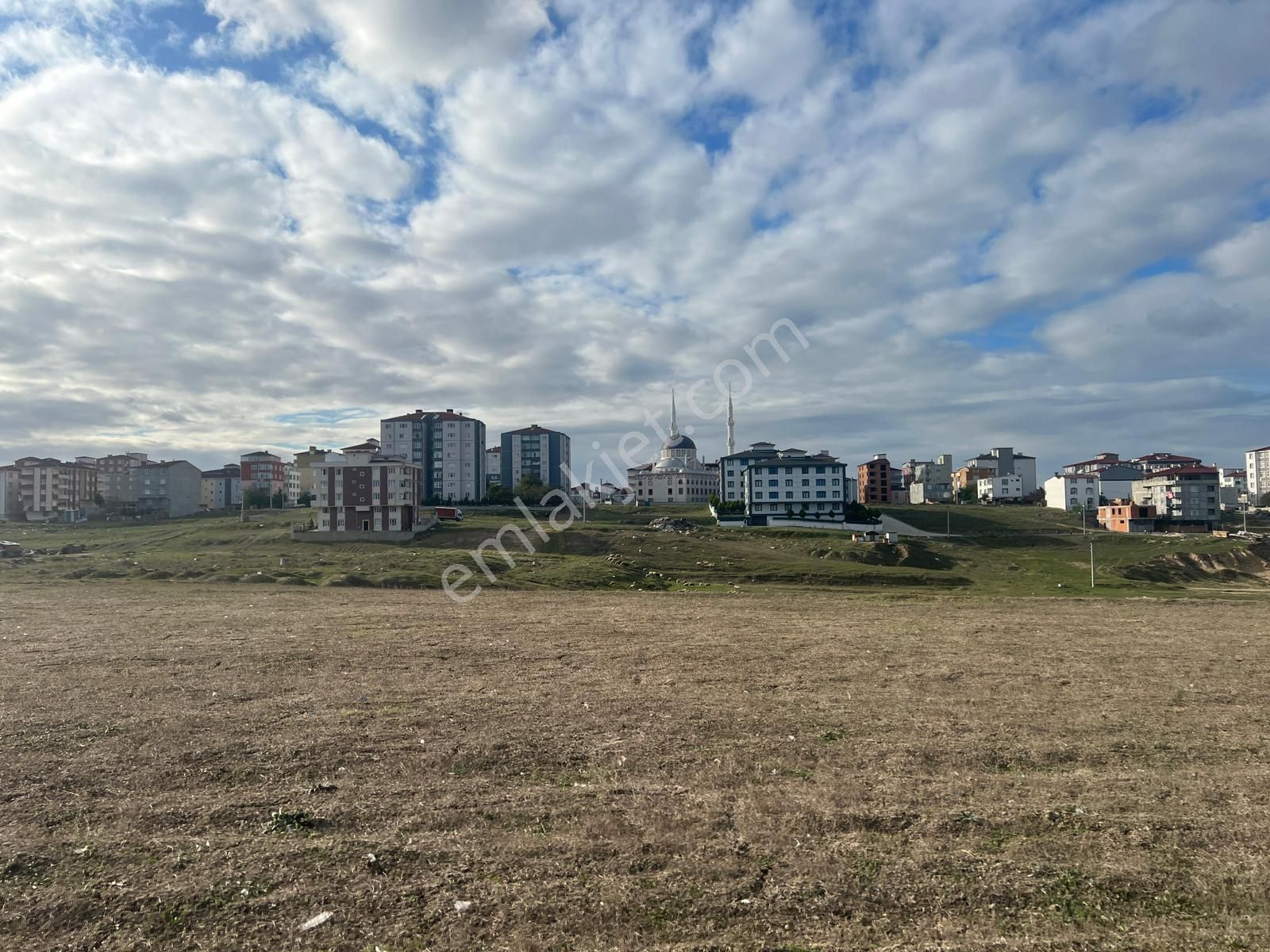 Tüşba Emlaktan Kızılpınarda 400 Mt2 4 Kat İmarlı Arsa