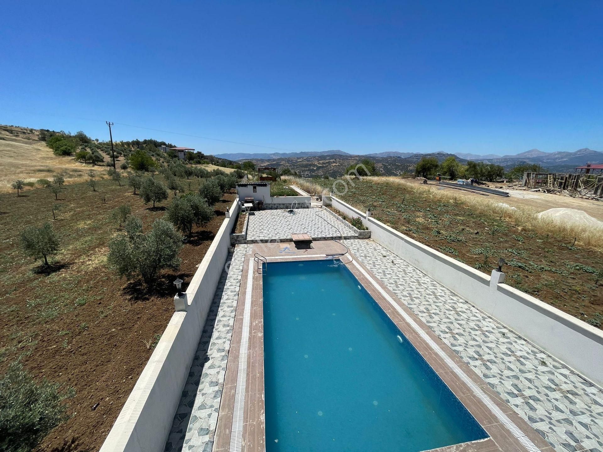 Cb'den Sarıçukur'da Havuz Lüks Satılık Villa