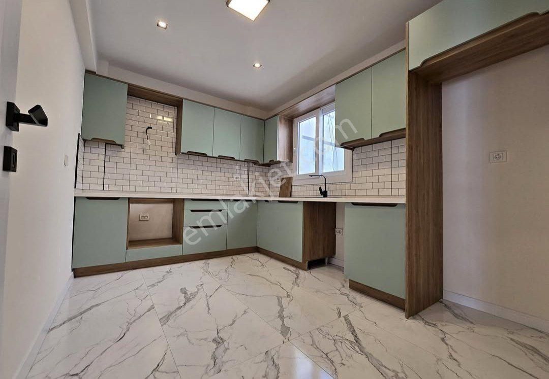 Tarabya Ulaşıma Yakın Kent Aile Binasında 2+1 Daire (bu Numara İle İletişime Geçin O535.358.94-62)