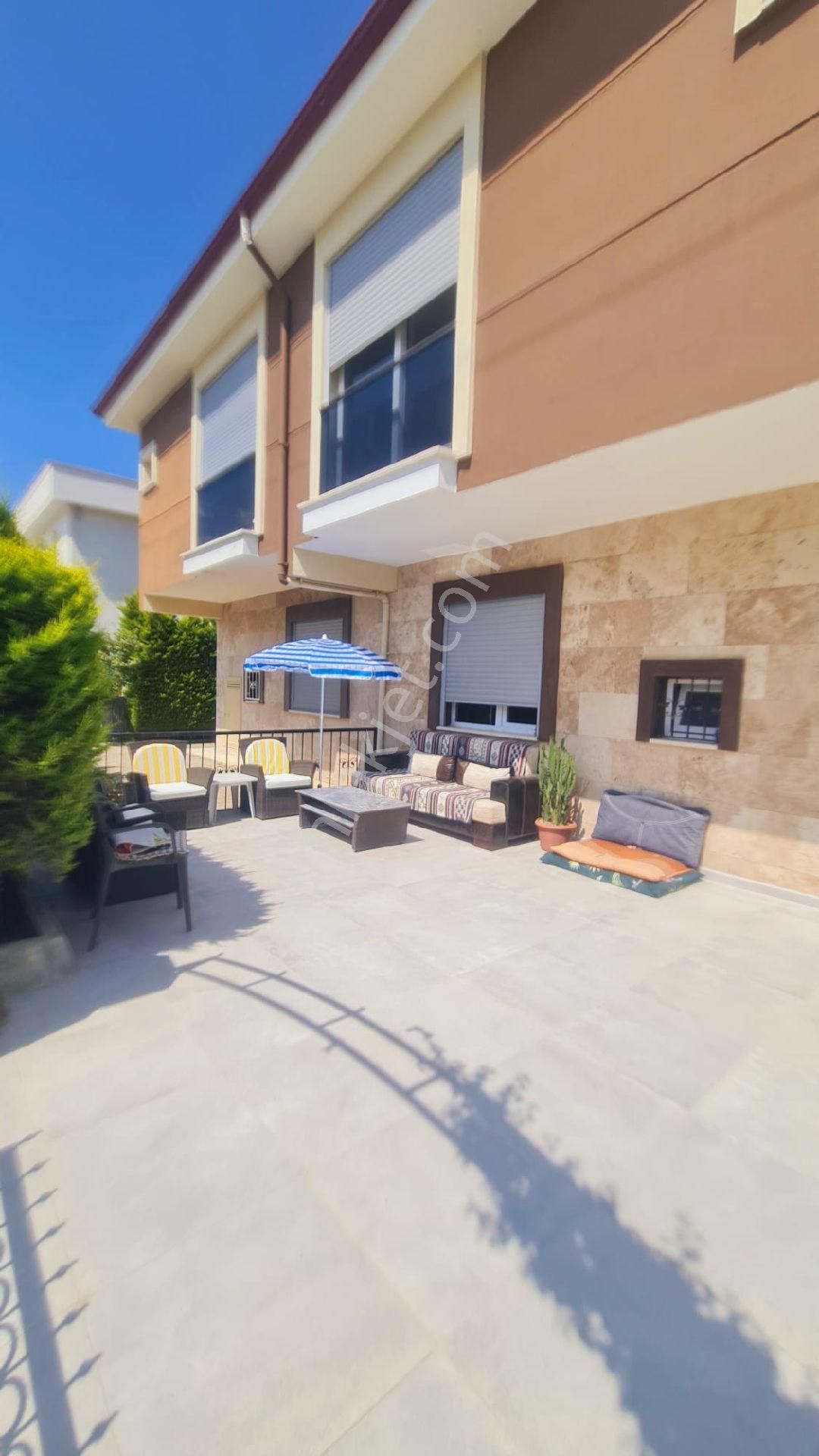 Kuşadası'nda Deniz Manzaralı 4+1 Villa