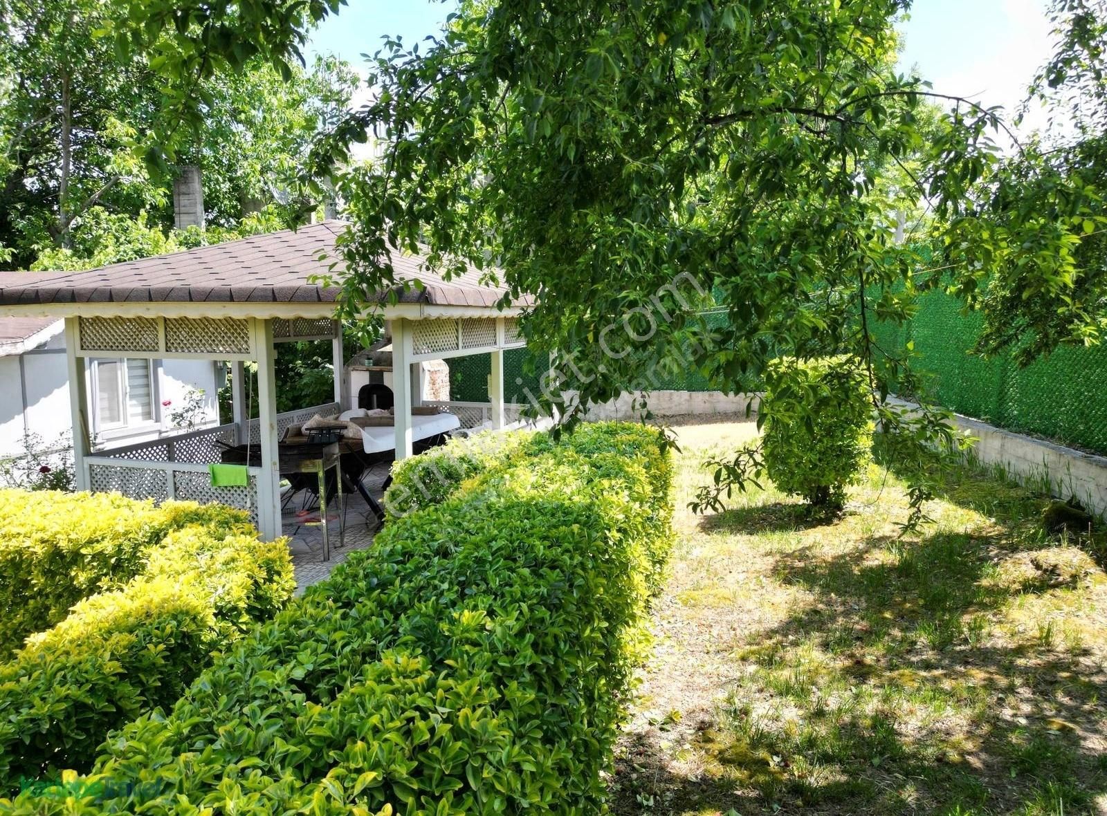Kartepe Sarımeşe'de Satılık Arsa Ve Müstakil Ev