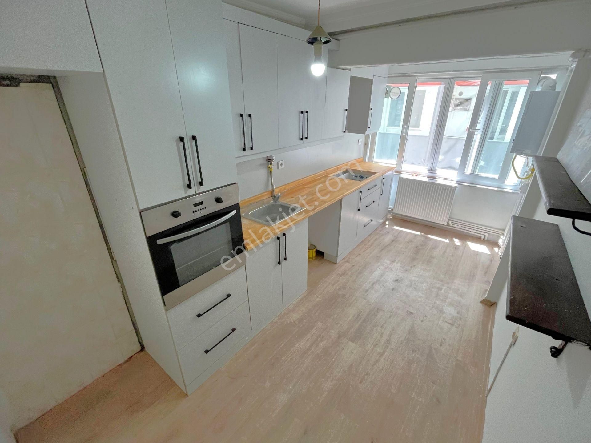 Akçay'da Aygül Güvencesi İle Mükemmel Konumda Doğalgaz Kombili Çift Balkon Satılık Fırsat 3+1 Daire