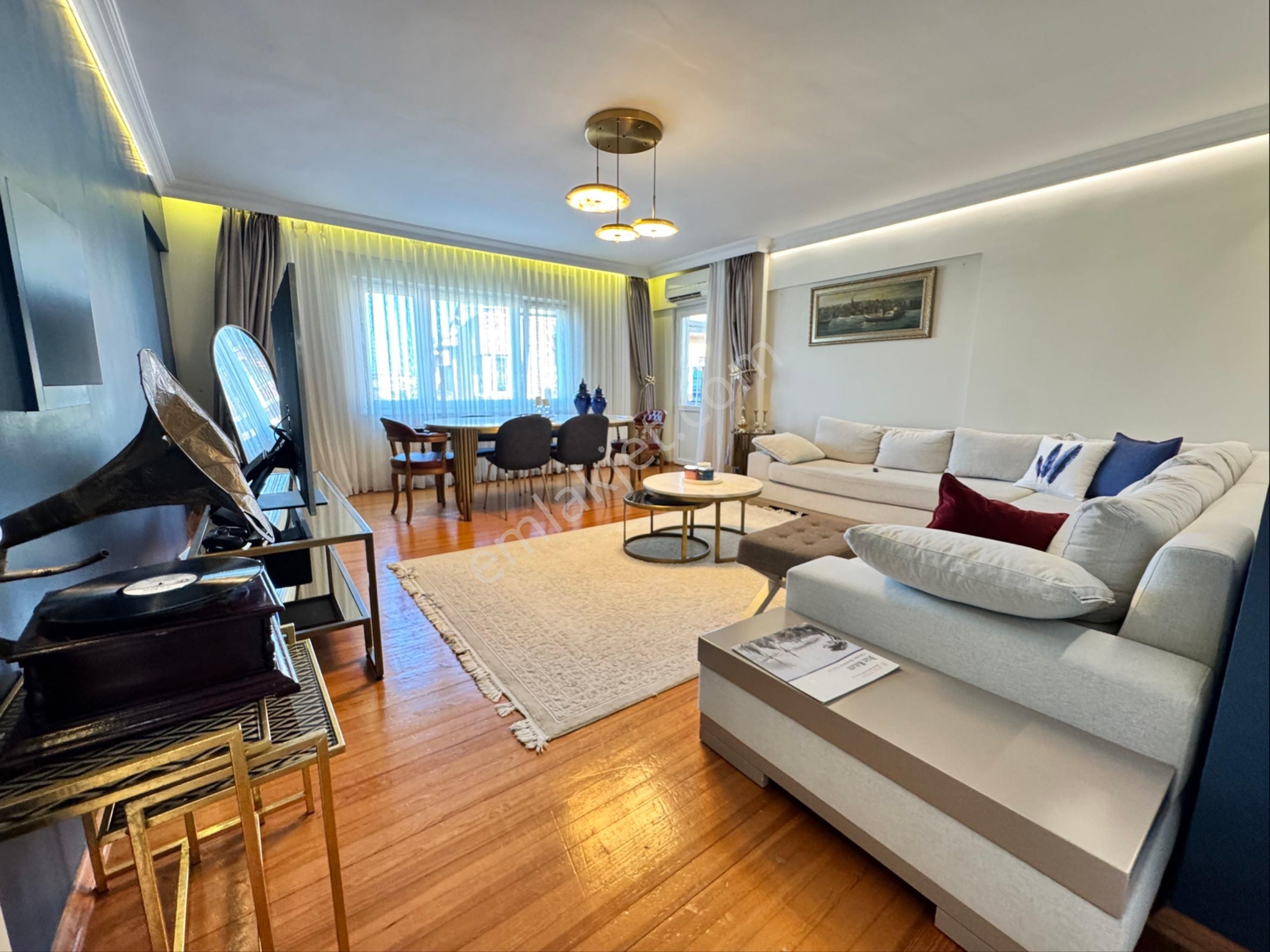 Yeşil Çengelköy’de Lüks 5+1 Dubleks Daire Site Ve Otoparklı