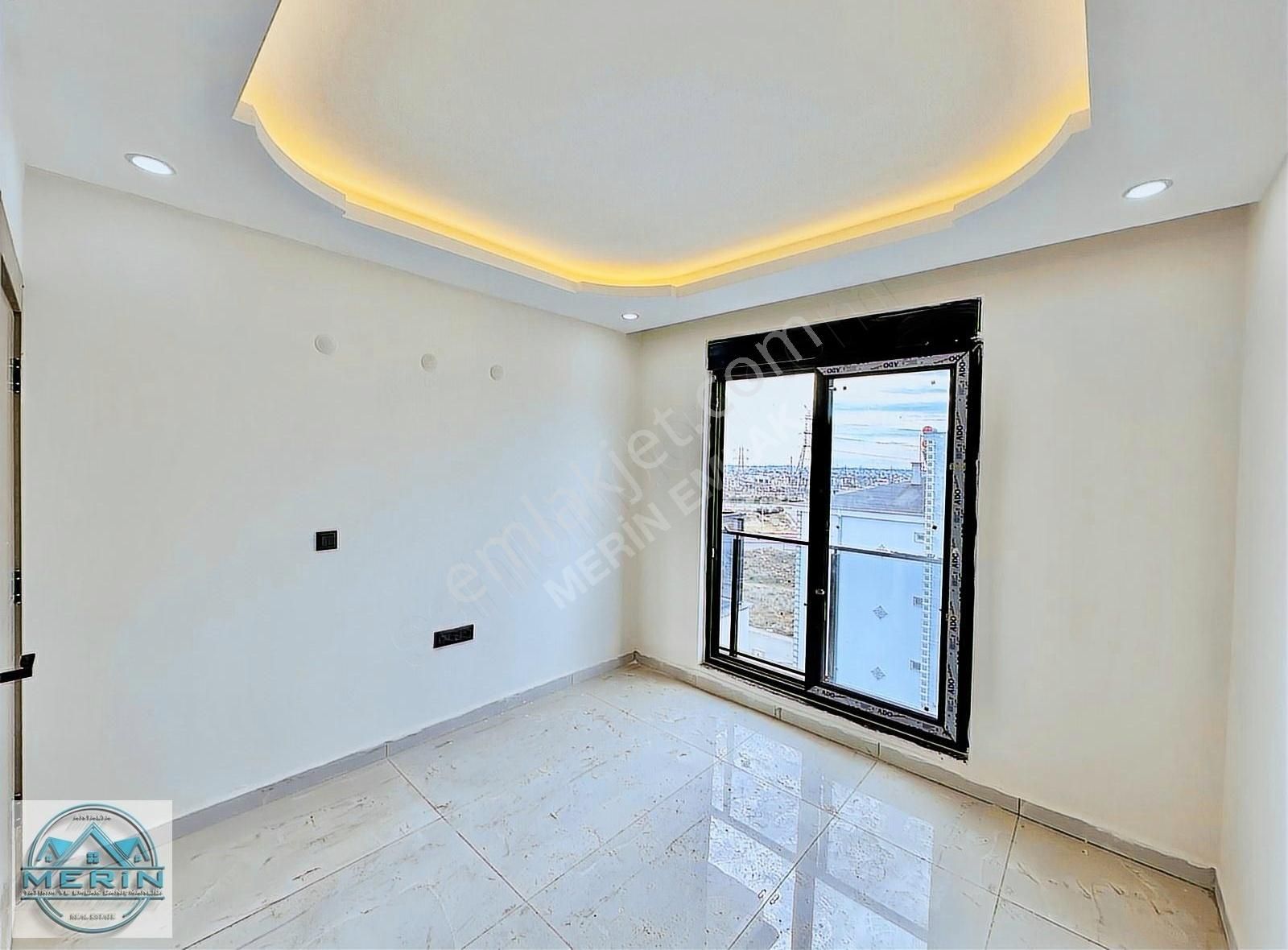 Karşıyakada Havuzlu Sitede Kapalı Otoparklı Satılık 1+ 1 Daire - Görsel 3