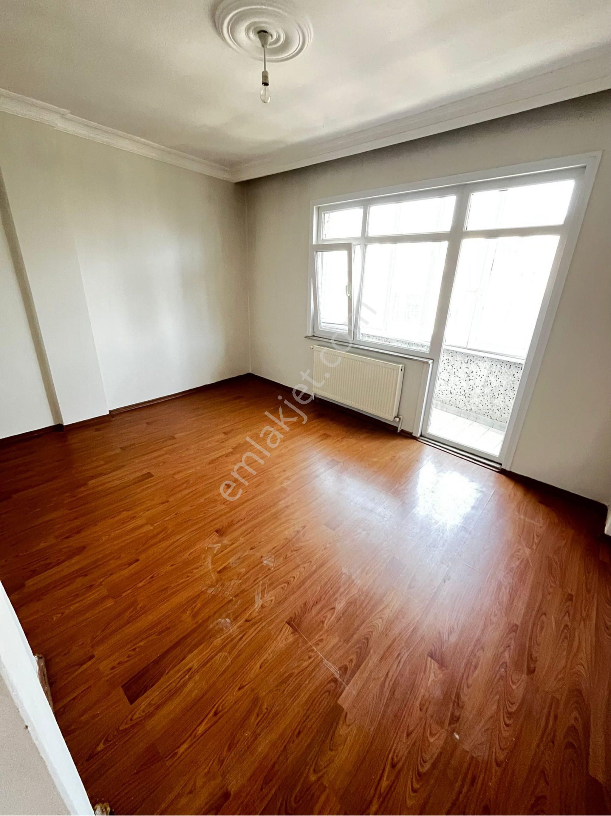 Uğurmumcu 2+1 100 M2 3. Kat Tramvaya Yakın Temiz Masrafsız Kalabalık Olmayan Aileye Kiralık Daire
