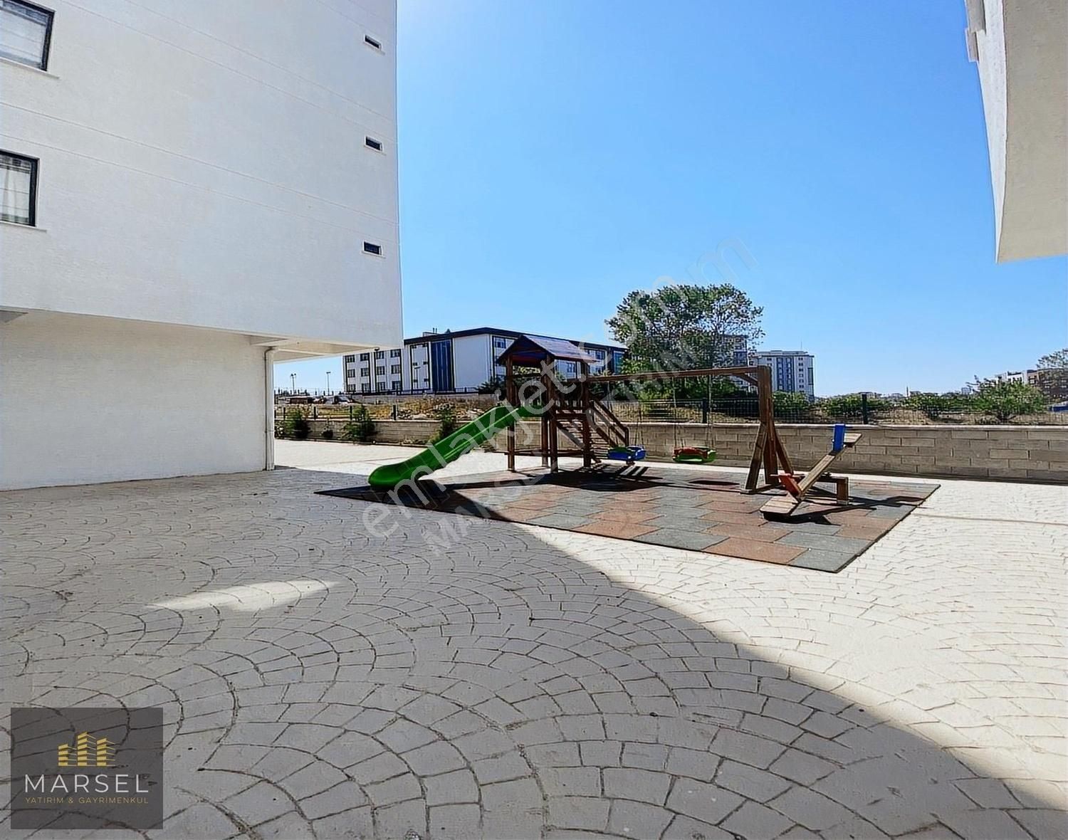 Butik Sitede Hastaneye Yakın İskanlı Otoparklı Geniş 3+1