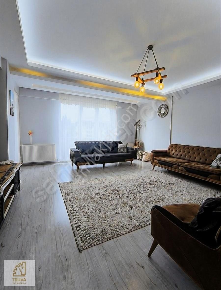 Truva'dan Derecikte Geniş Masrafsız Satılık 3+1