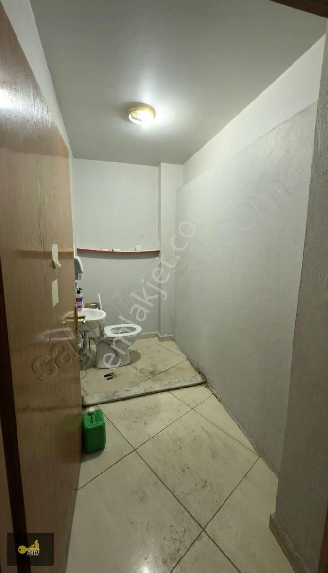 Patu Emlak'tan Ferhatpaşa Mah. Cadde Üzeri Satılık 90m2 Dükkan