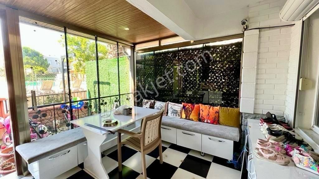 Didim Efeler Merkezinde Satılık Havuzlu Bahçeli Harika Villa Satıyoruz