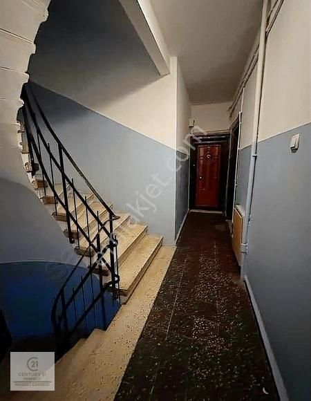 Beşiktaş, Muradiye Mahalesi 2+1 Satılık Arakat Daire - Görsel 2