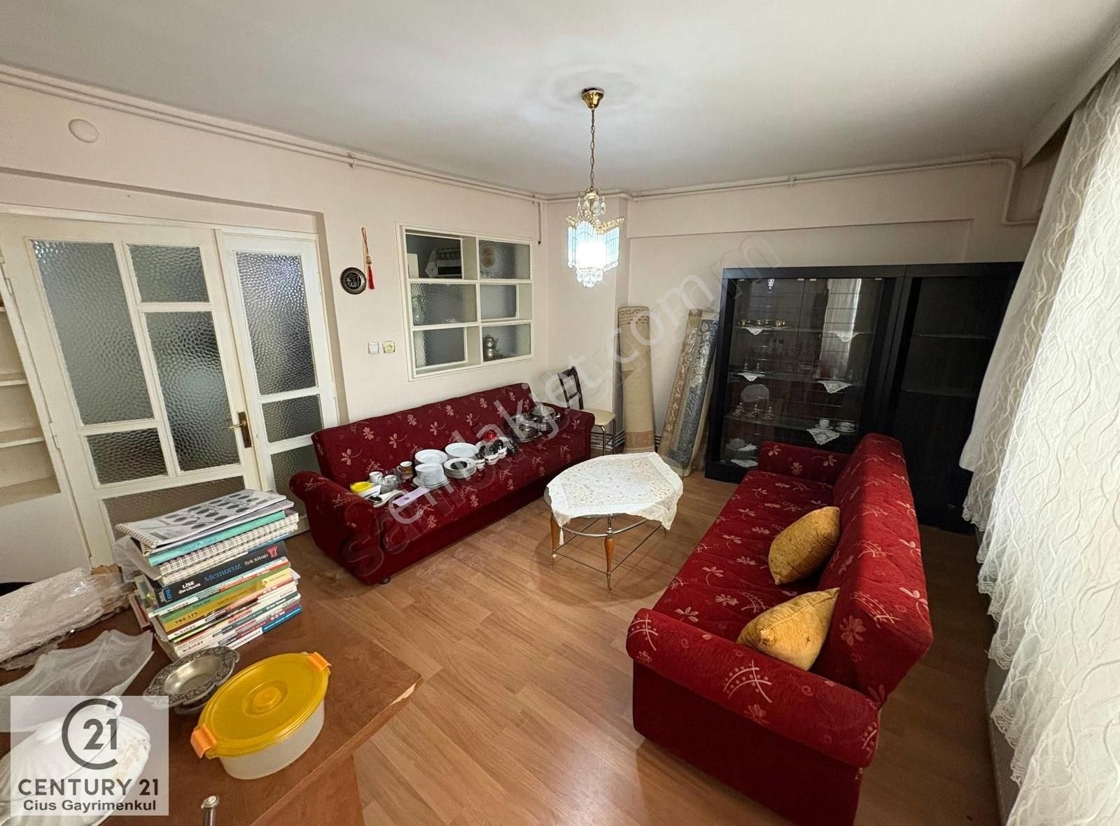 C21; Cius Lise Caddesinde Eşyalı Satılık Daire 3+1