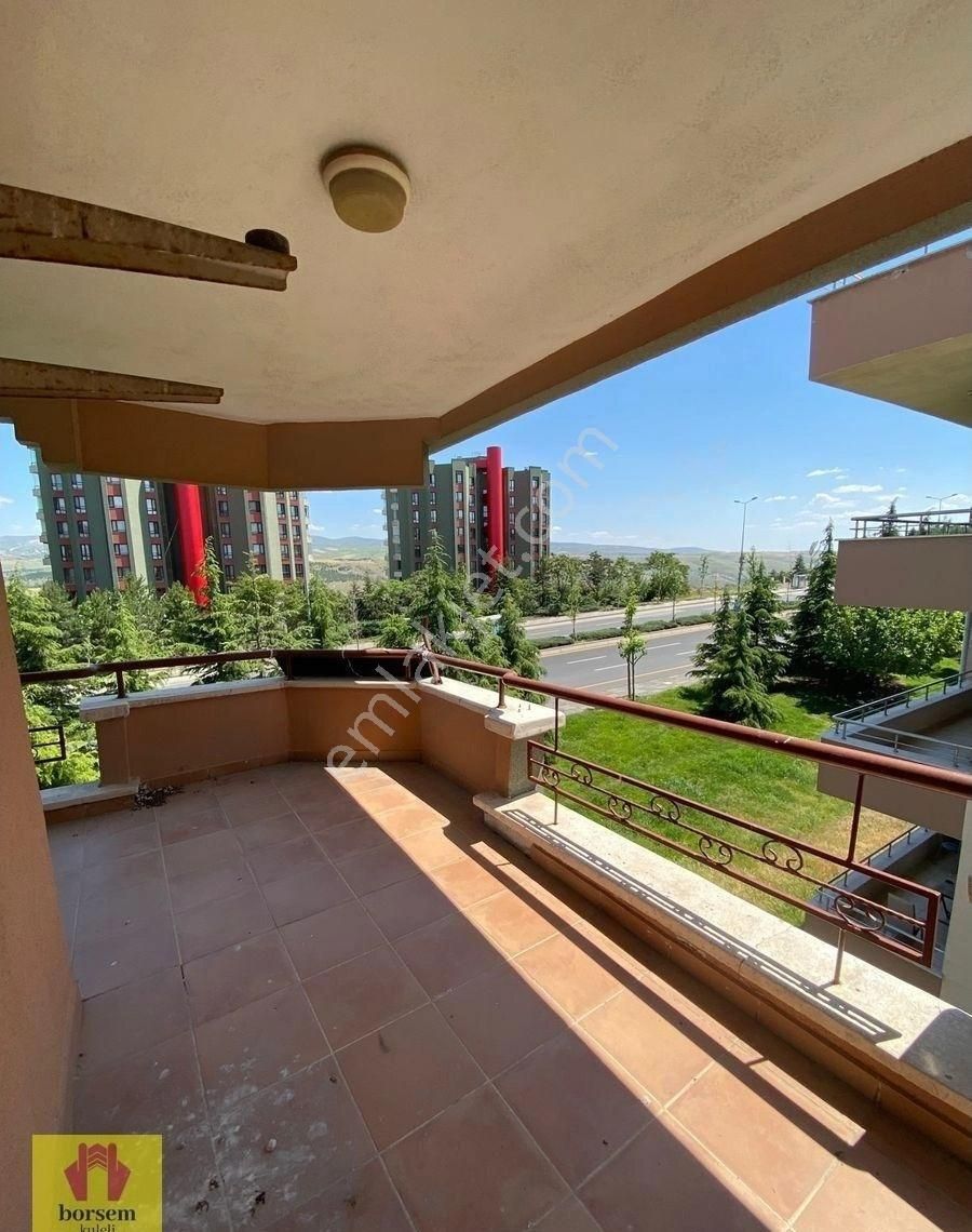 Çankaya Birlik Mah Bir Cephesi Doğukent Bulvarı, Yan Ve Ön Cepheli,bakımlı 5+1 Satılık Daire