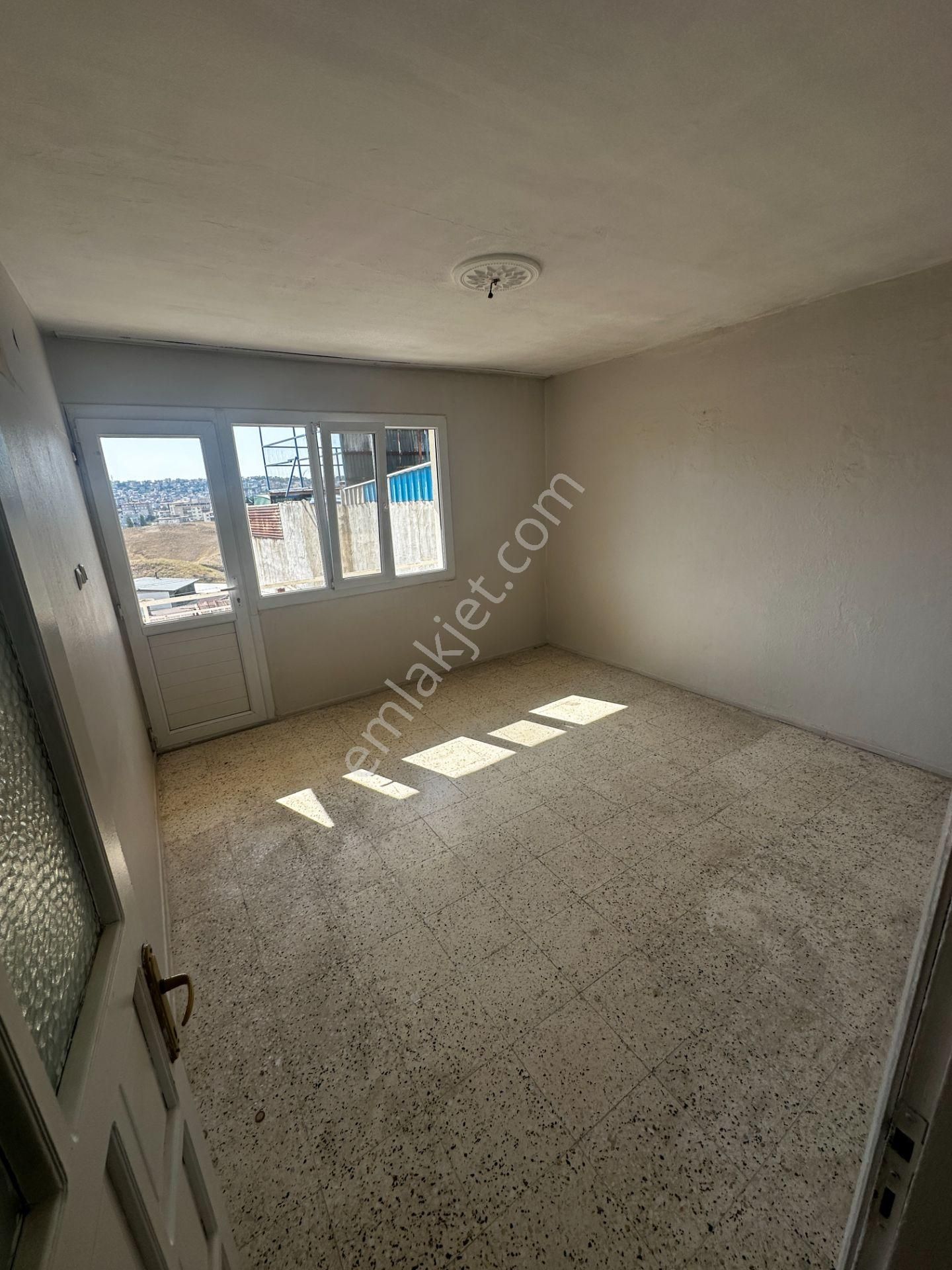 Çalışkan__dan Eski Çamlıkta Çift Cephe 2+1 Kiralık Daire.