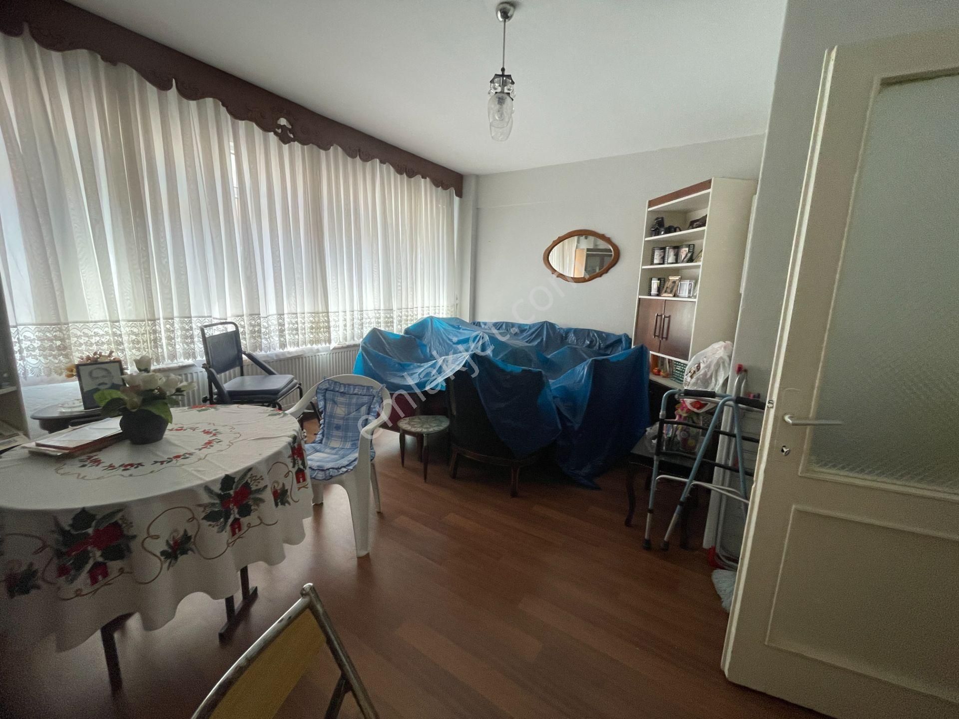 Üsküdar Zeynep Kamil' De Merkeze Yakın 3+1 85 M2 Ara Kat Daire