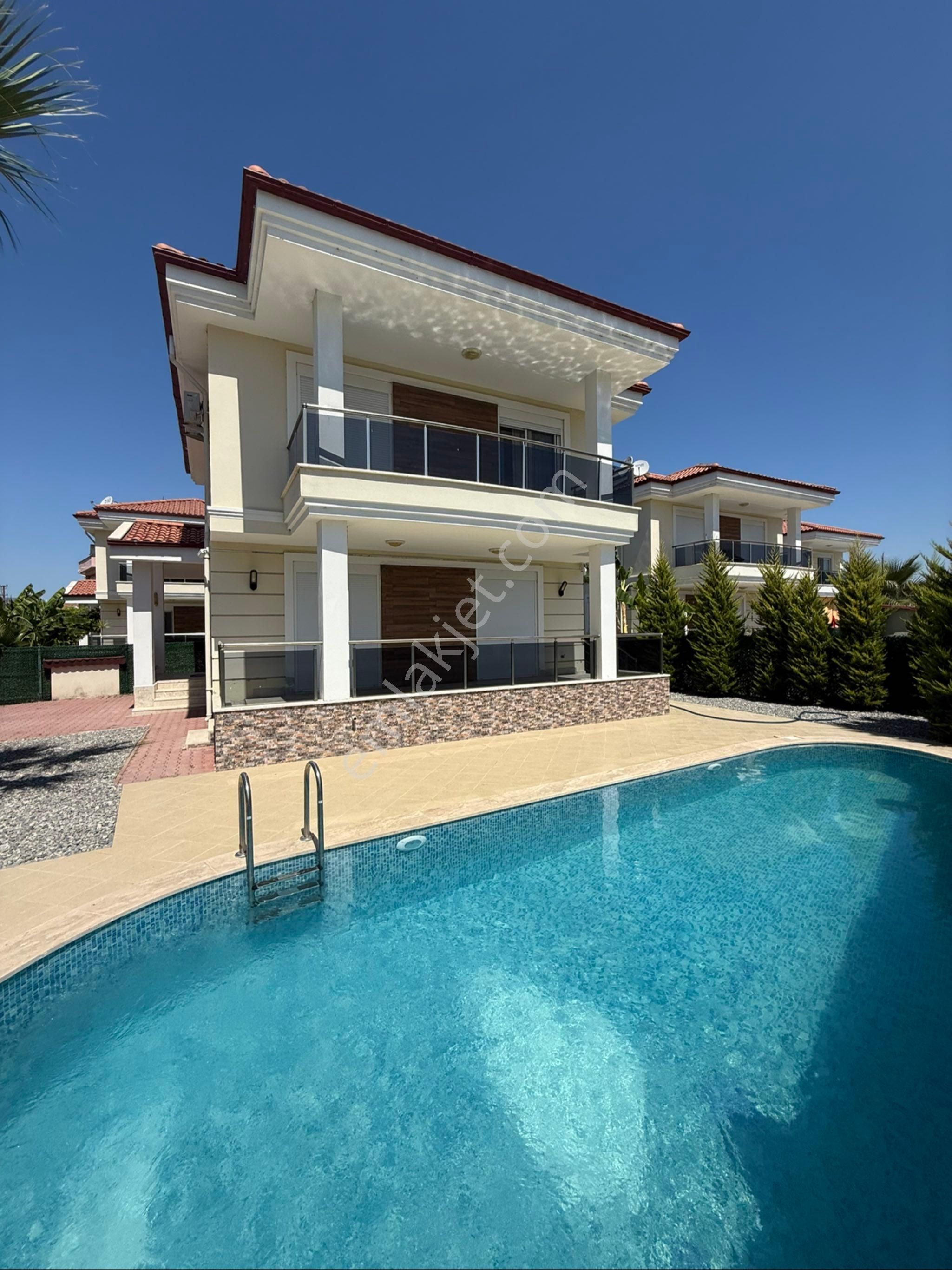 Özkoç İnşaat Emlak Dalaman Karaçalıda12 Ayuzun Dönemkiralıkvilla