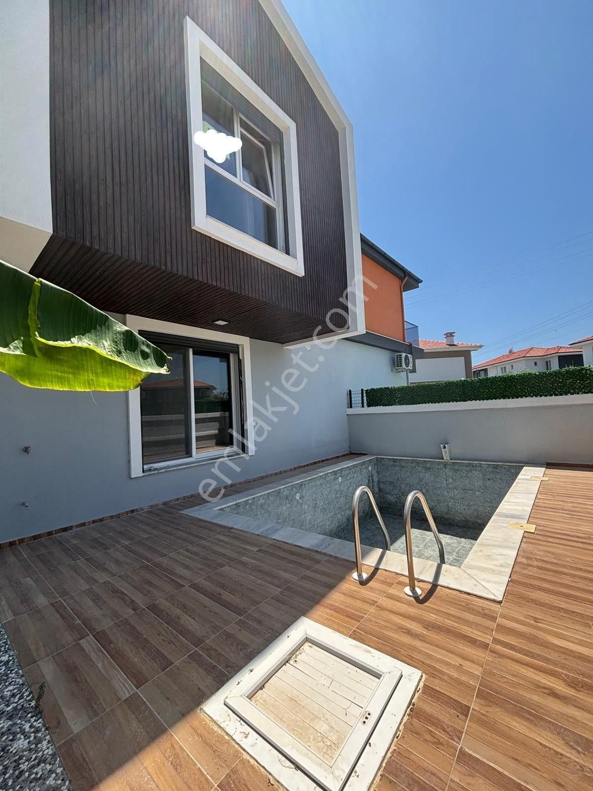 Imev Gayrımenkulden Karaçalıda Havuzlu Müstakil Villa