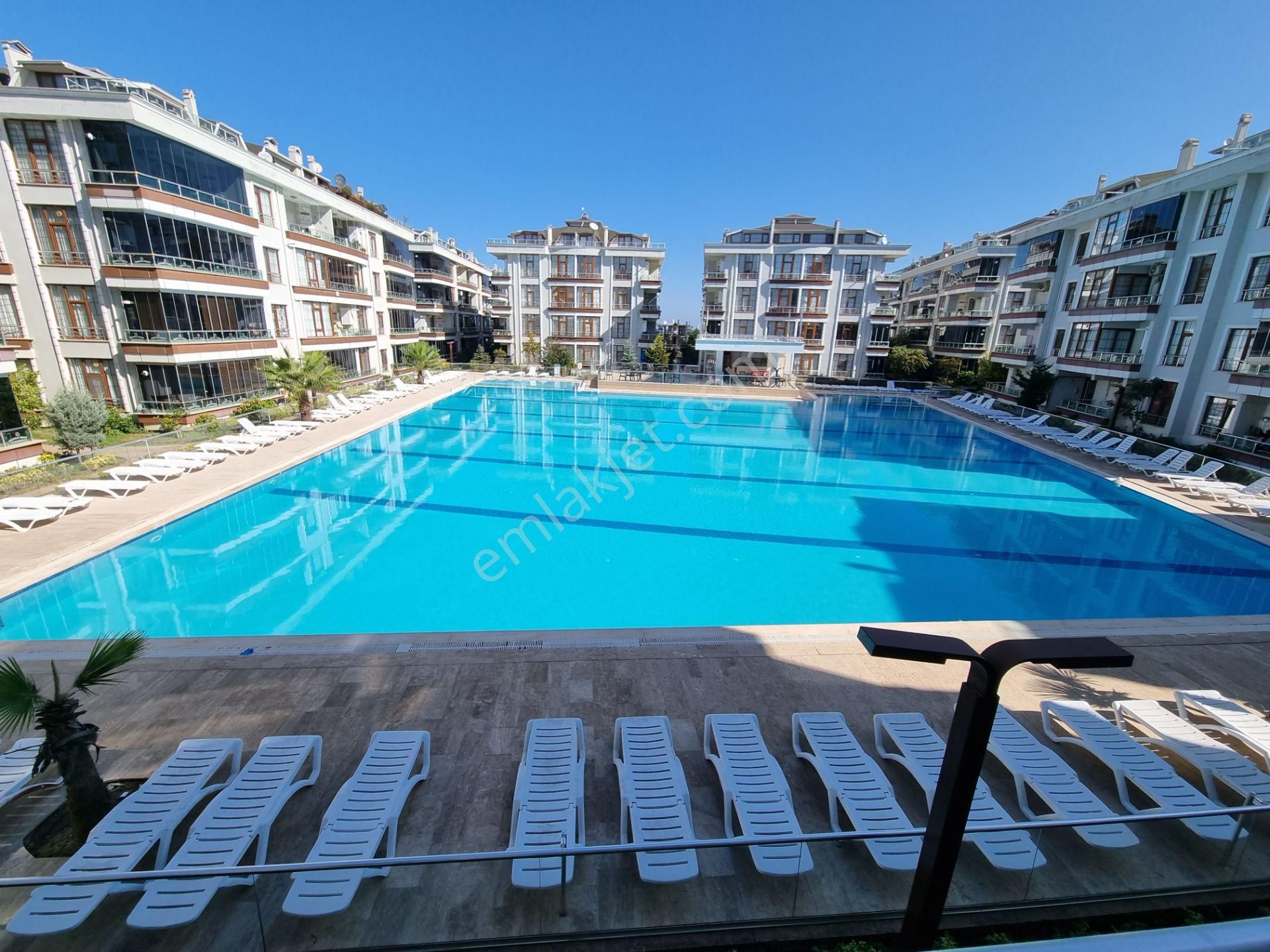 Denize Sıfır Ekşioğlu City De Eşyalı Köşe Konumlu Geniş 2+1
