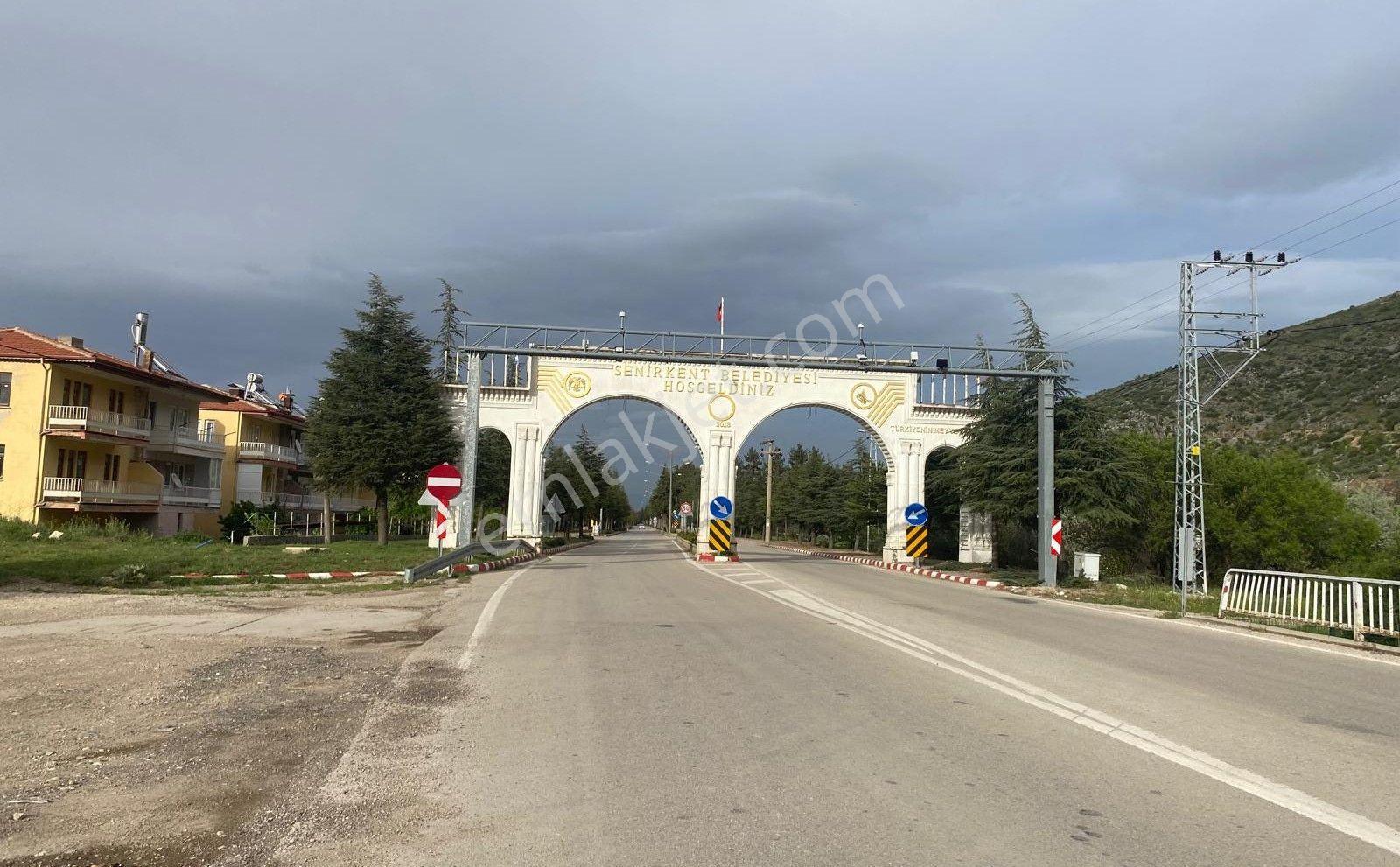 Isparta Senirkent Merkezine Çok Yakın Verimli Satılık Tarla - Görsel 14