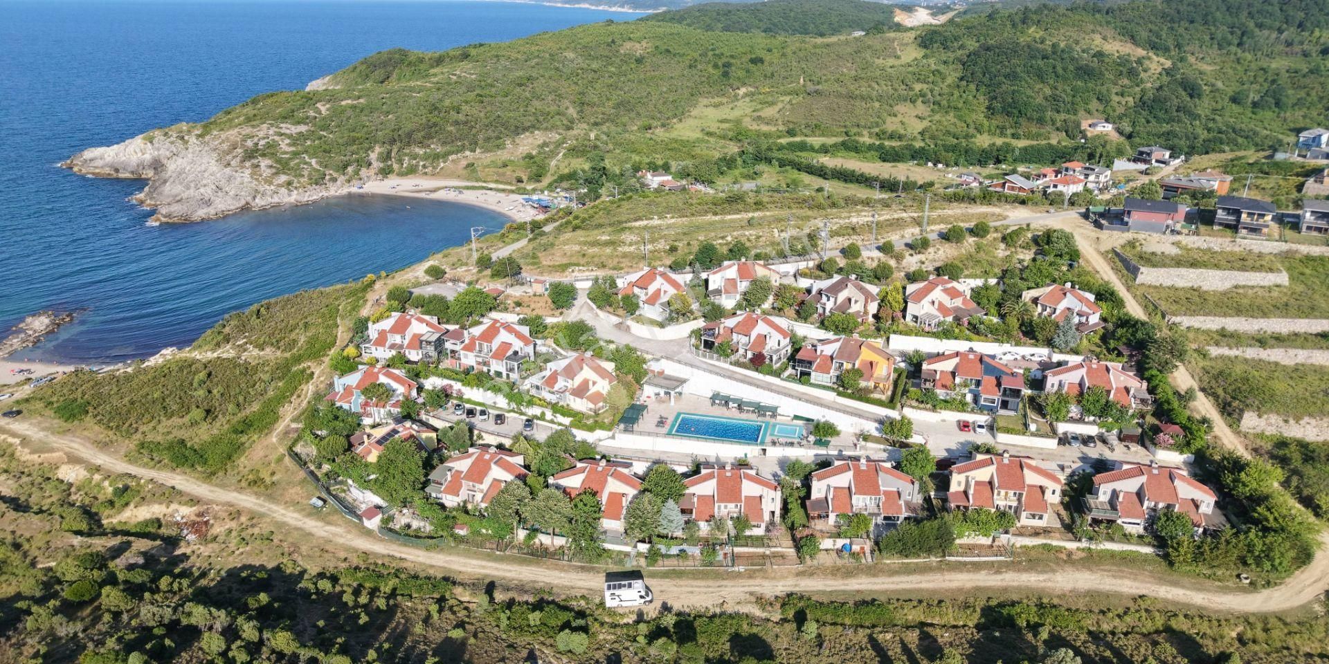 Ağva Karacaköy'de Denize 100 M,bahçeli,eşyalı Tripleks Villa