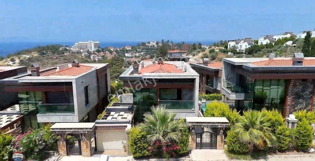 Kadınlar Denizi İnfinity Luxury Villalarında Satılık Deniz Manzaralı Villa