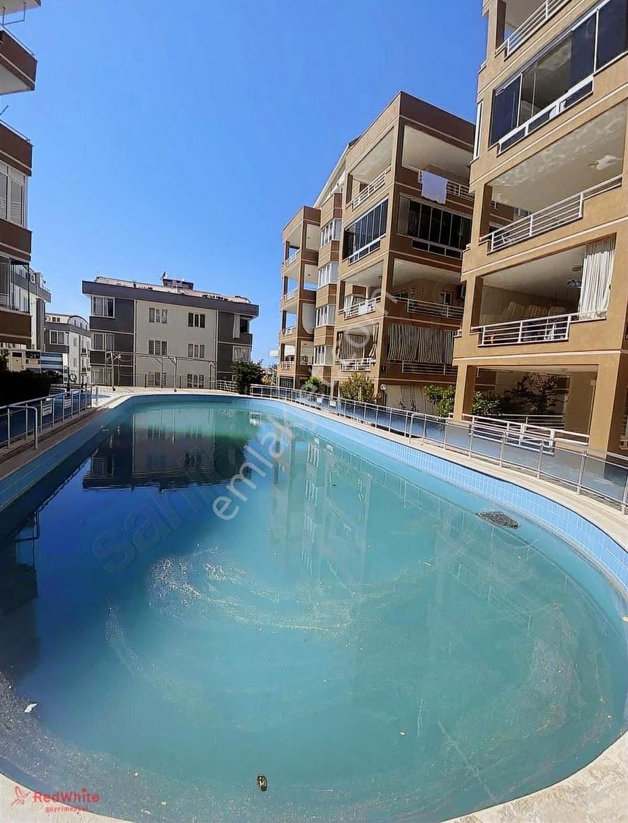 Kuşadası Ege Mah. Havuzlu Site İçerisinde Satılık 3+1 Daire