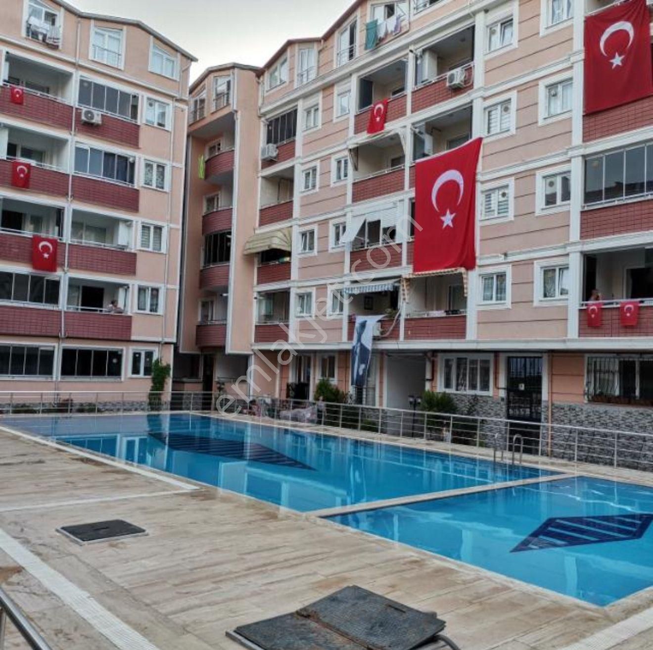 Kumla'da Havuzlu Sitede 1+1 Satılık Daire