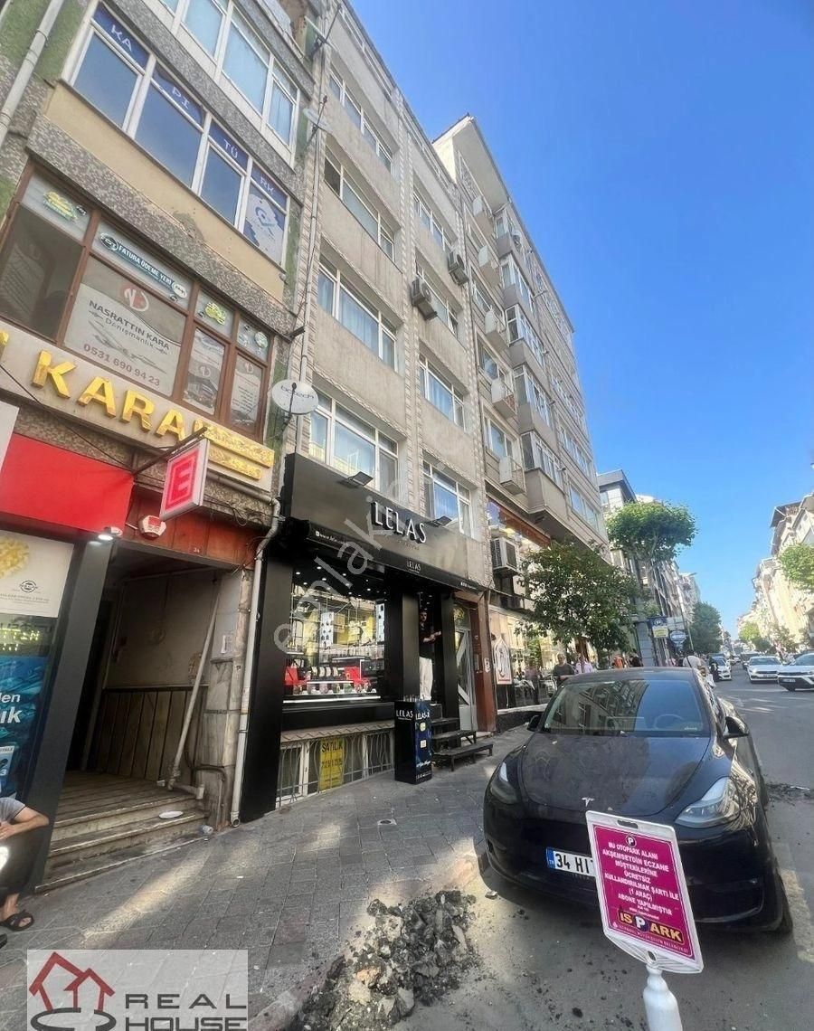 Akşemsettin Caddesi Üzerinde Satılık Bodrum Kat 1+1daire & Depo12500