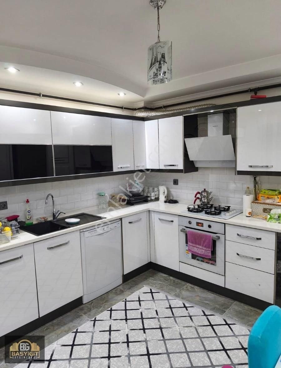 İnönü Mh. Eski Cezaevi Yakını Ebeveyn Banyolu 3+1 Satılık Daire