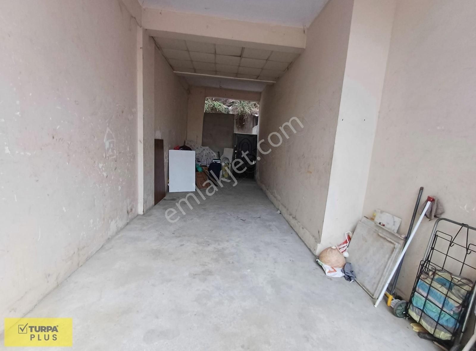 Konak Eşrefpaşa Cadde Yakını Kiralık Dükkan 60 M2