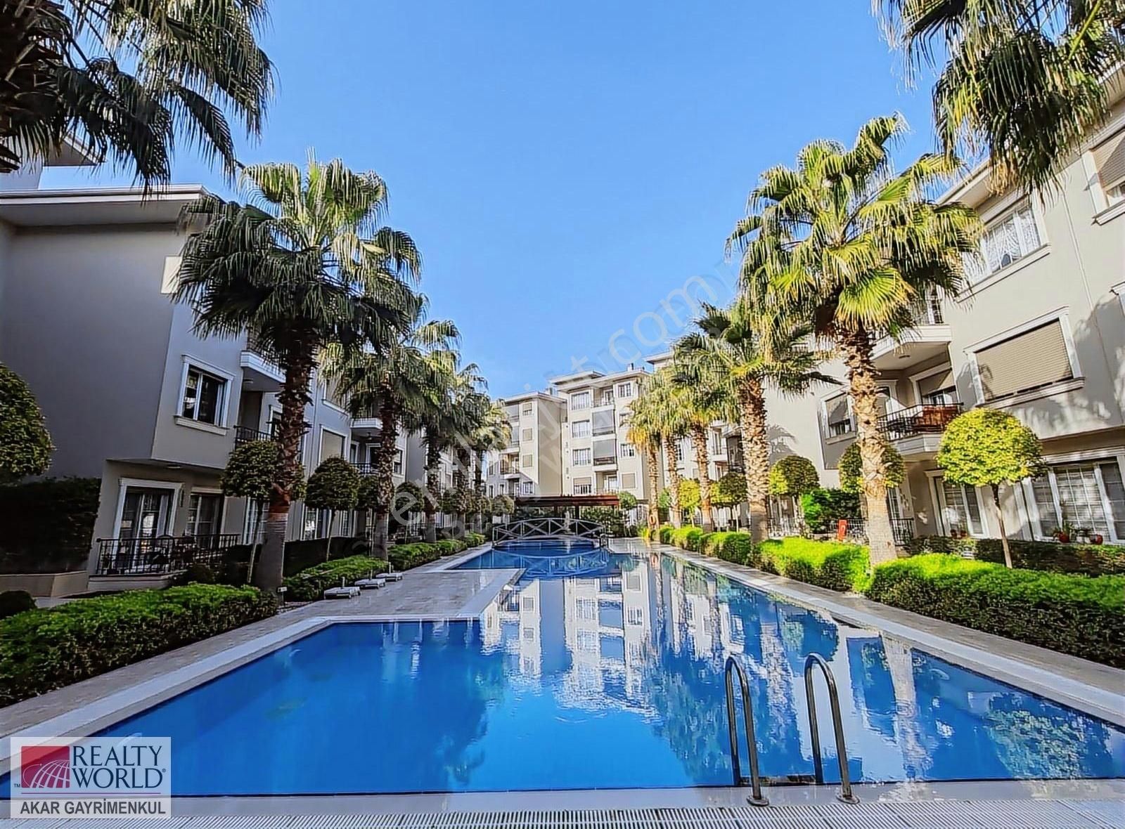 Rw Akar // Casa De Luxe Sitesi'nde 3+1 Daire
