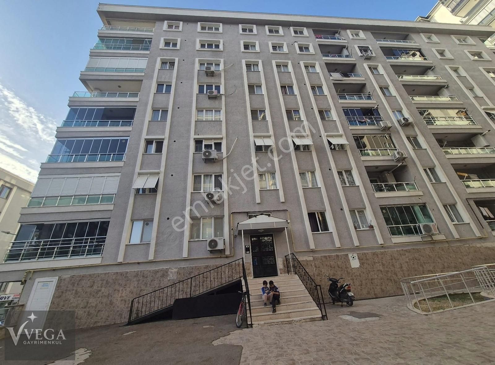 Menemen Merkez'de Kiralık 3+1