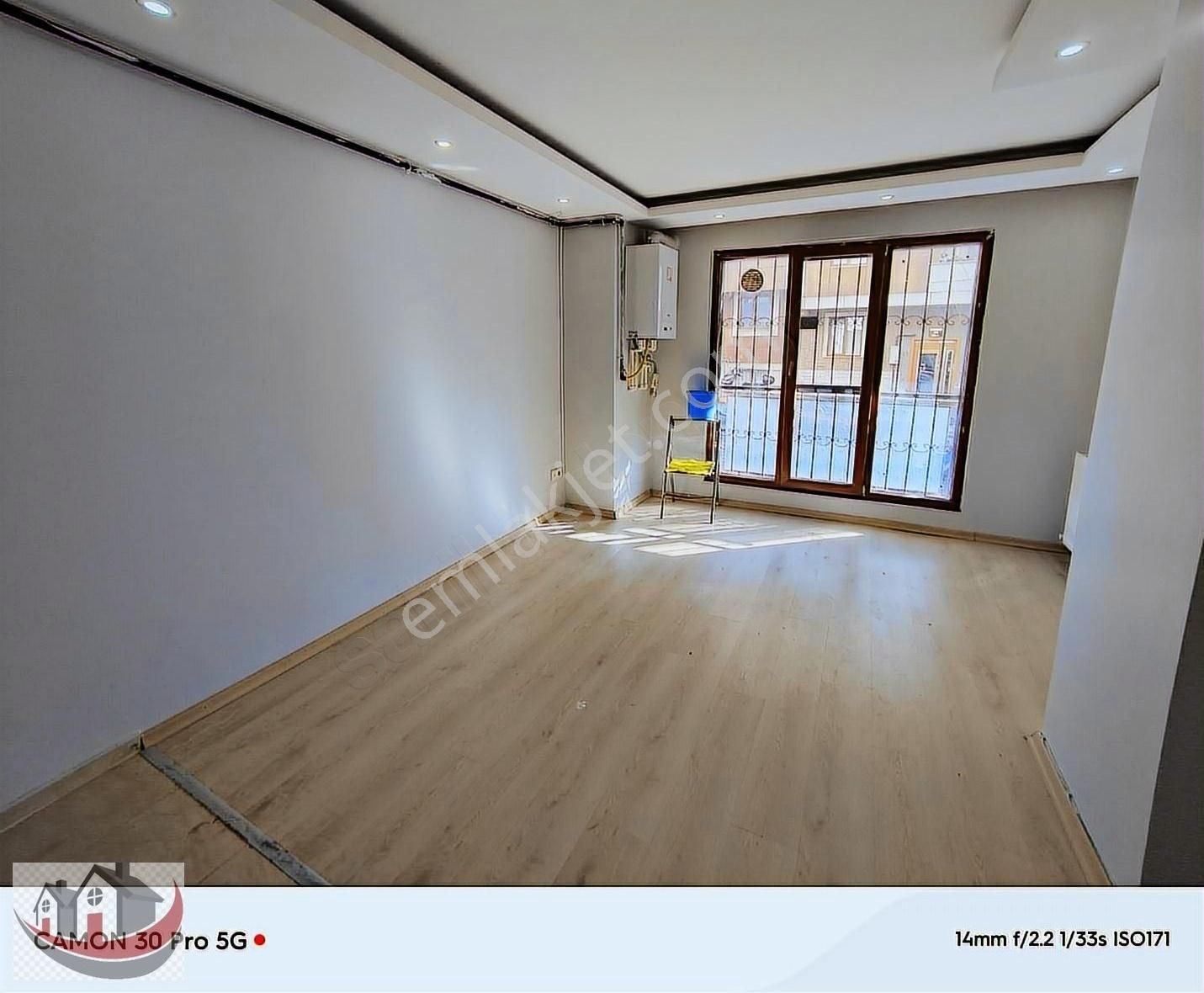 Güneyden Barış Caddesinde 2+1.65 M2 Y.giriş Daire