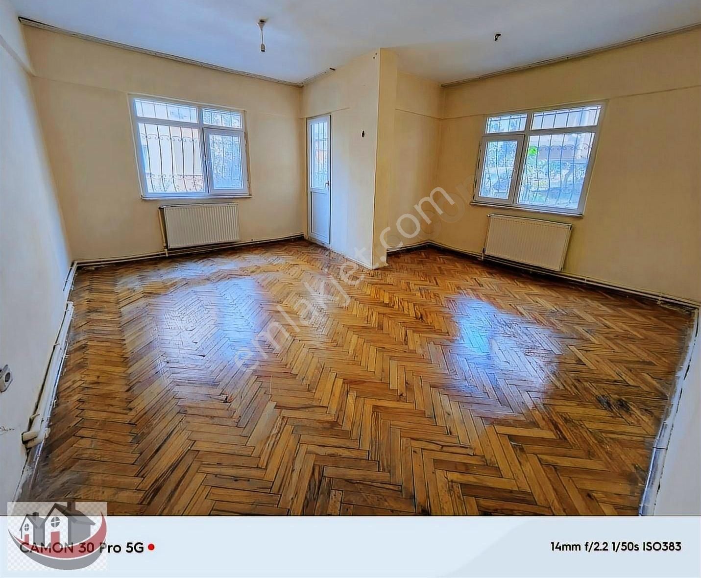 Güneyden Öz İş Sitesinde 3+1.120m2 Balkonlu Daire