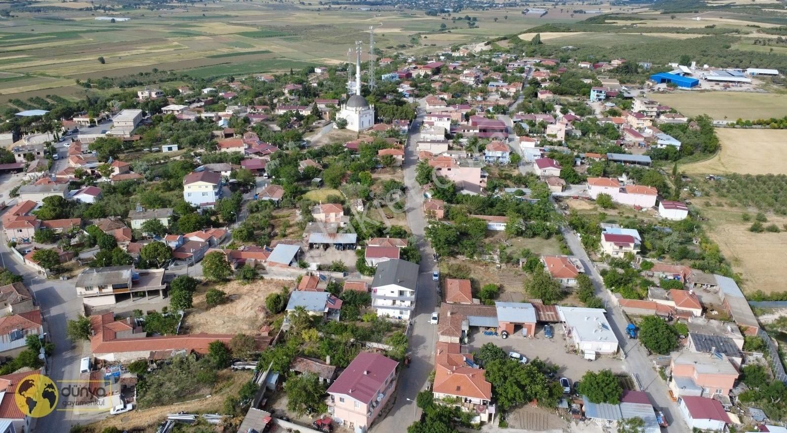 Dünya Gayrimenkulden Tevfikiye Köyünde Yola Cepheli Fırsat Arsa;