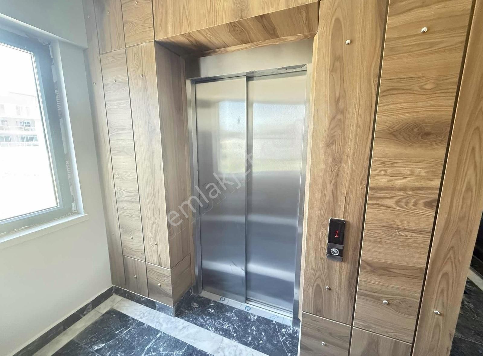 Ateşbey'den İncekte Meydanda İskanlı Sorunsuz 1+1 Satılık Daire