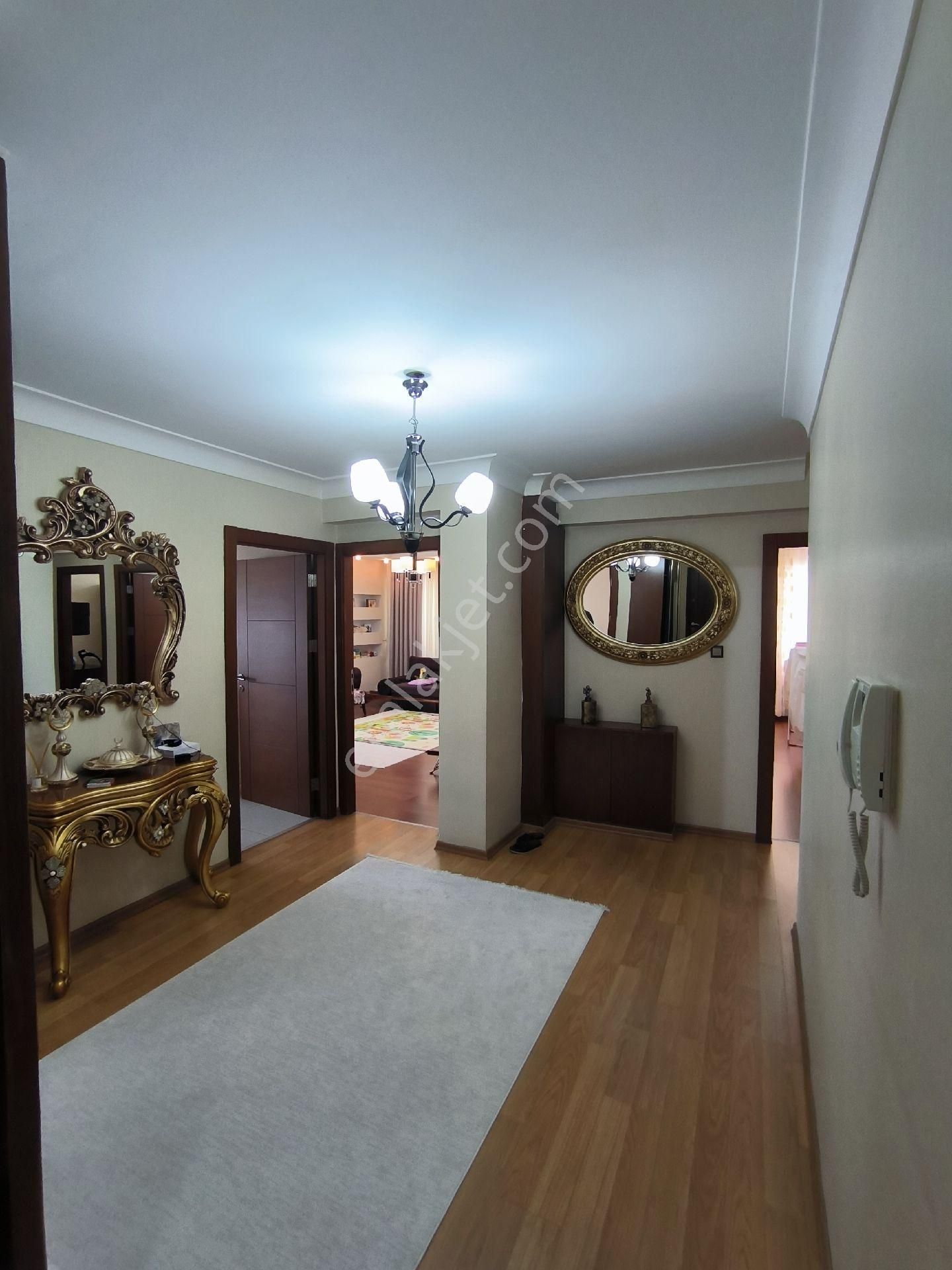 Çamlıca'da Konumu Güzel 4+1 Satılık Lüks Daire Full Yapılı