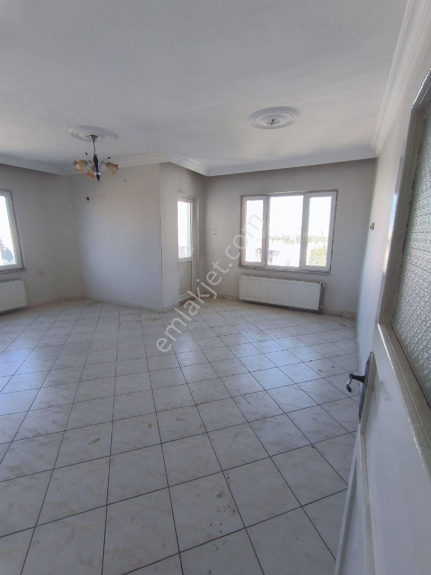 Batıkent Sitesi De Hem Kiralık Hem Satılık Daire Kira 15 Bin