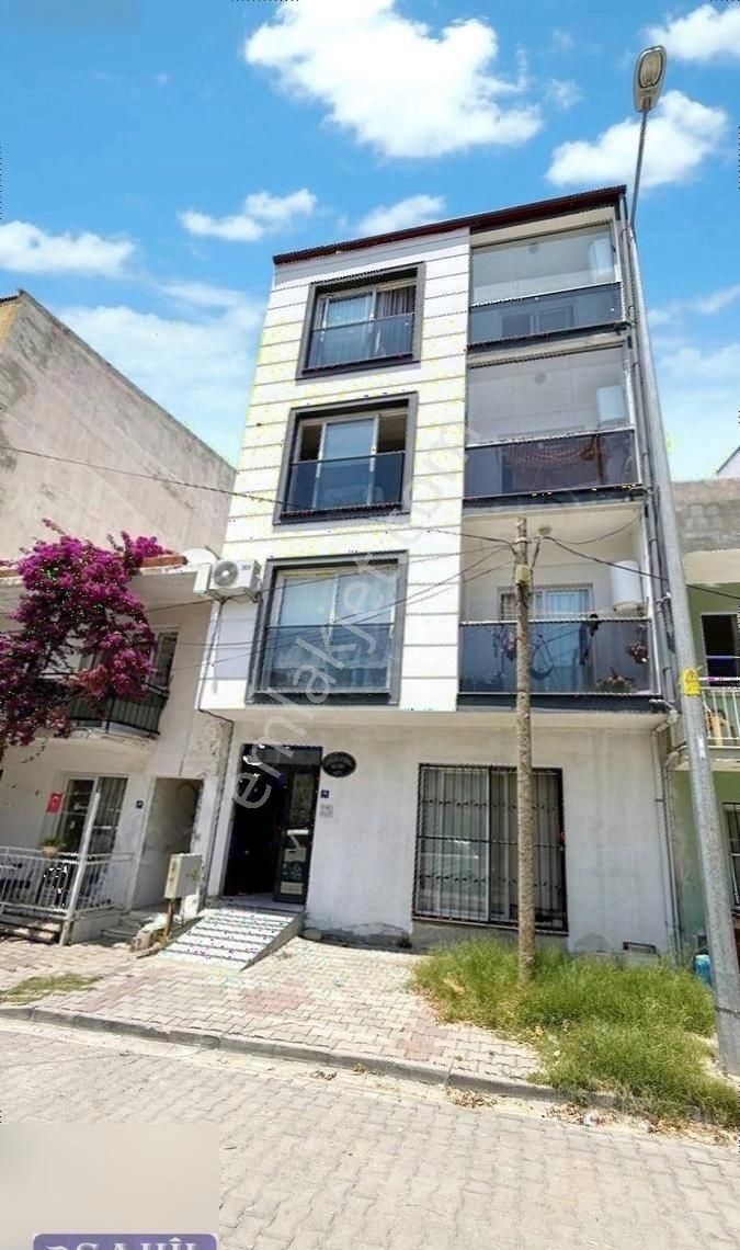 Kuşadası Davutlar Satılık Merkezde Eşyalı 2+1 Daire