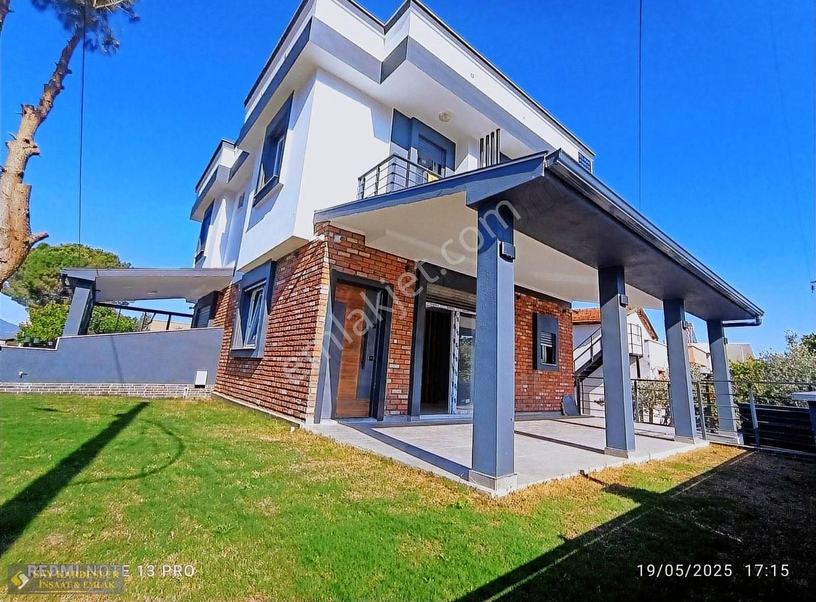 İzmir Seferihisar Doğanbey De Satılık 2+1 Bahçeli Manzaralı Vila