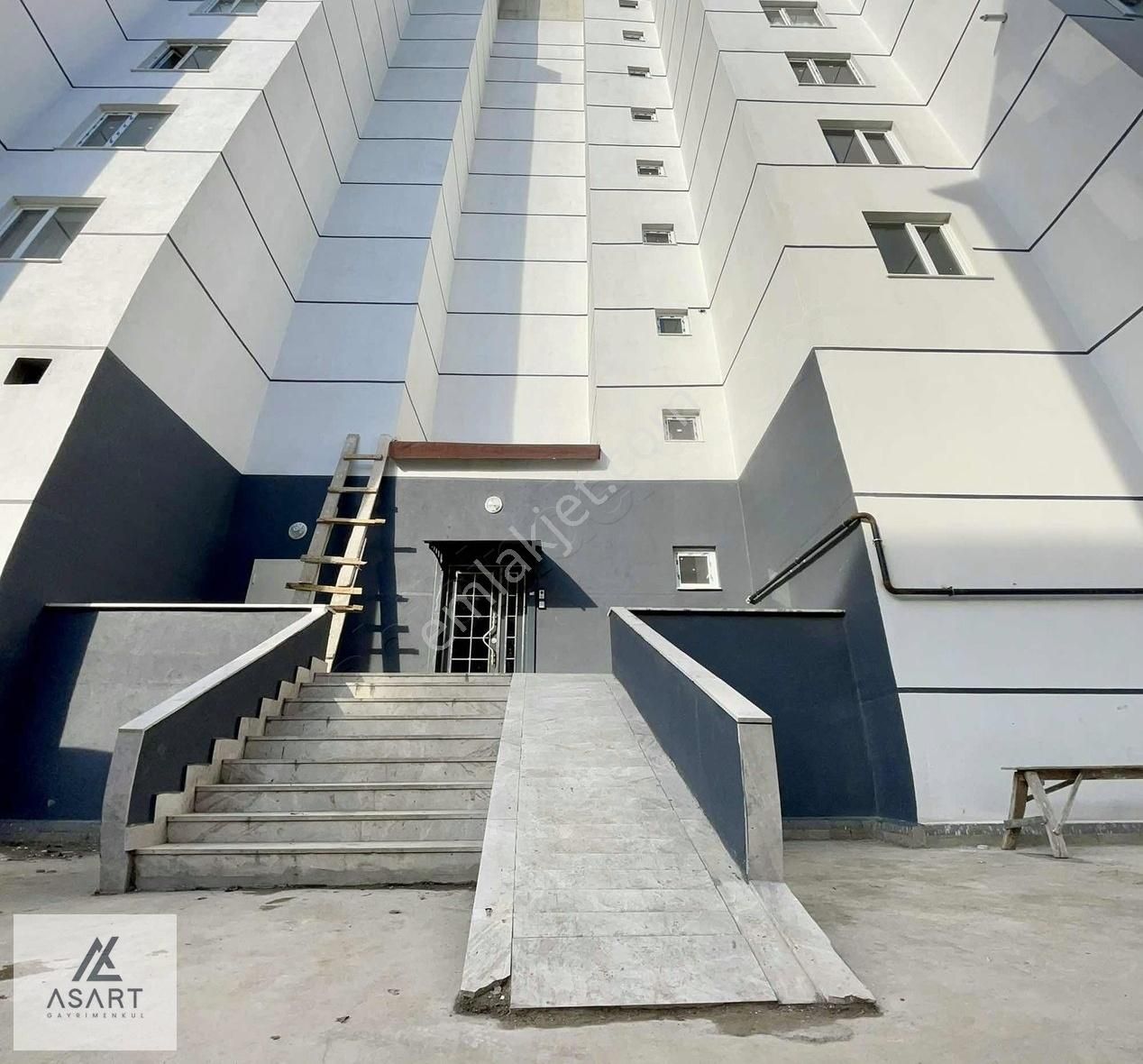 Güllübağlar Ankara Cad.metro 5 Dk Köşe Geniş Full Eşyalı 2+1 K.